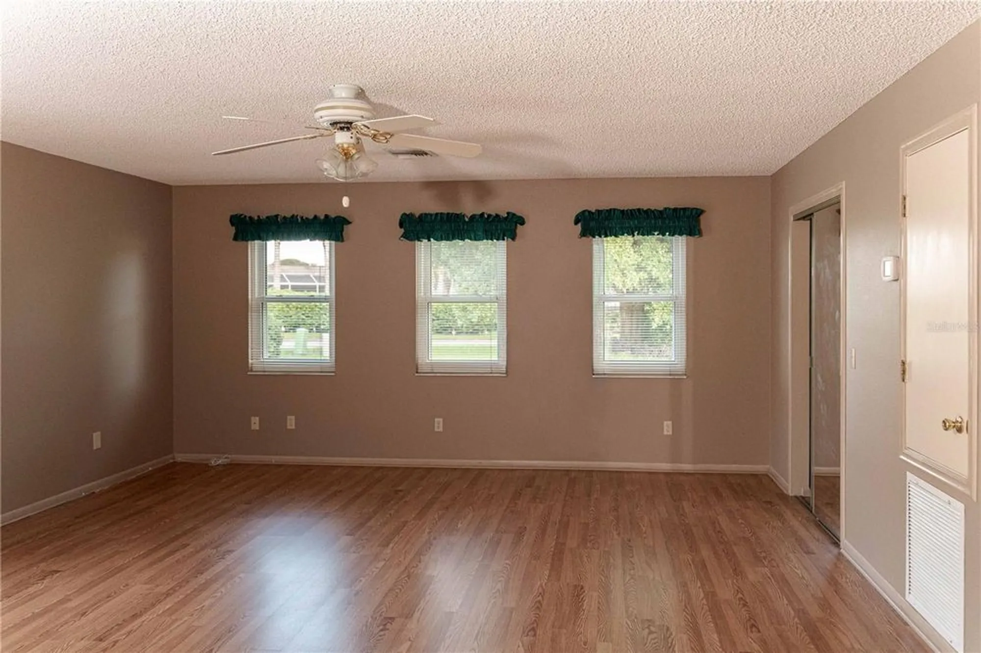 Property Slideshow image 19 of 58 | 1204 maria ct, Lady Lake, FL, 32159