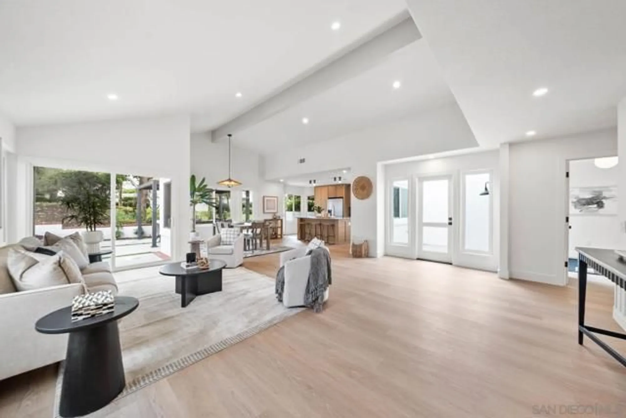 Property Slideshow image 8 of 30 | 4737 galicia way, Oceanside, CA, 92056