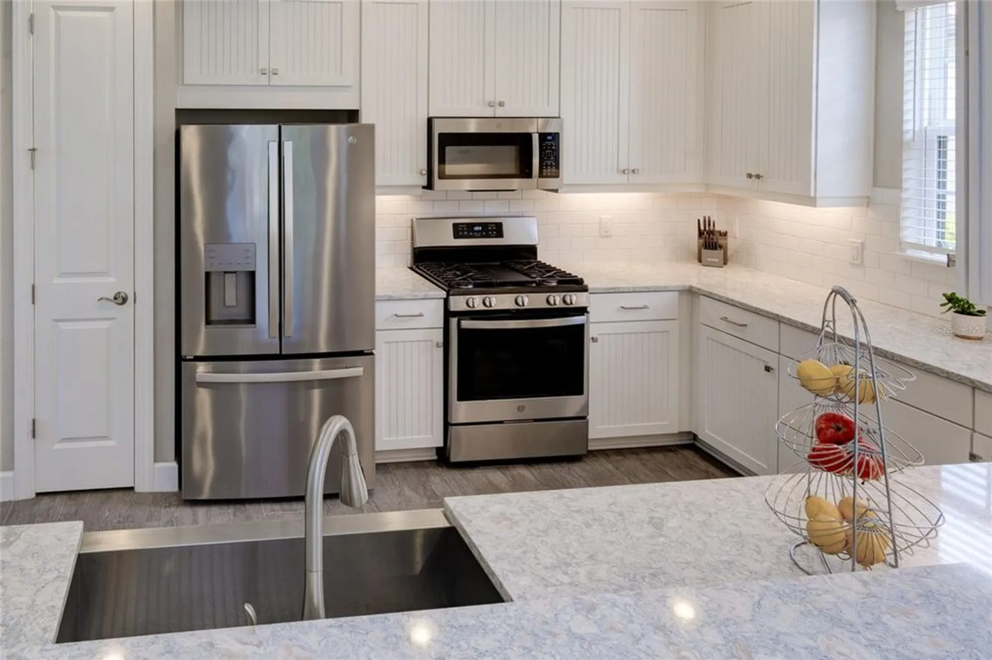 Property Slideshow image 16 of 46 | 5301 bartolomeo st, Sarasota, FL, 34238