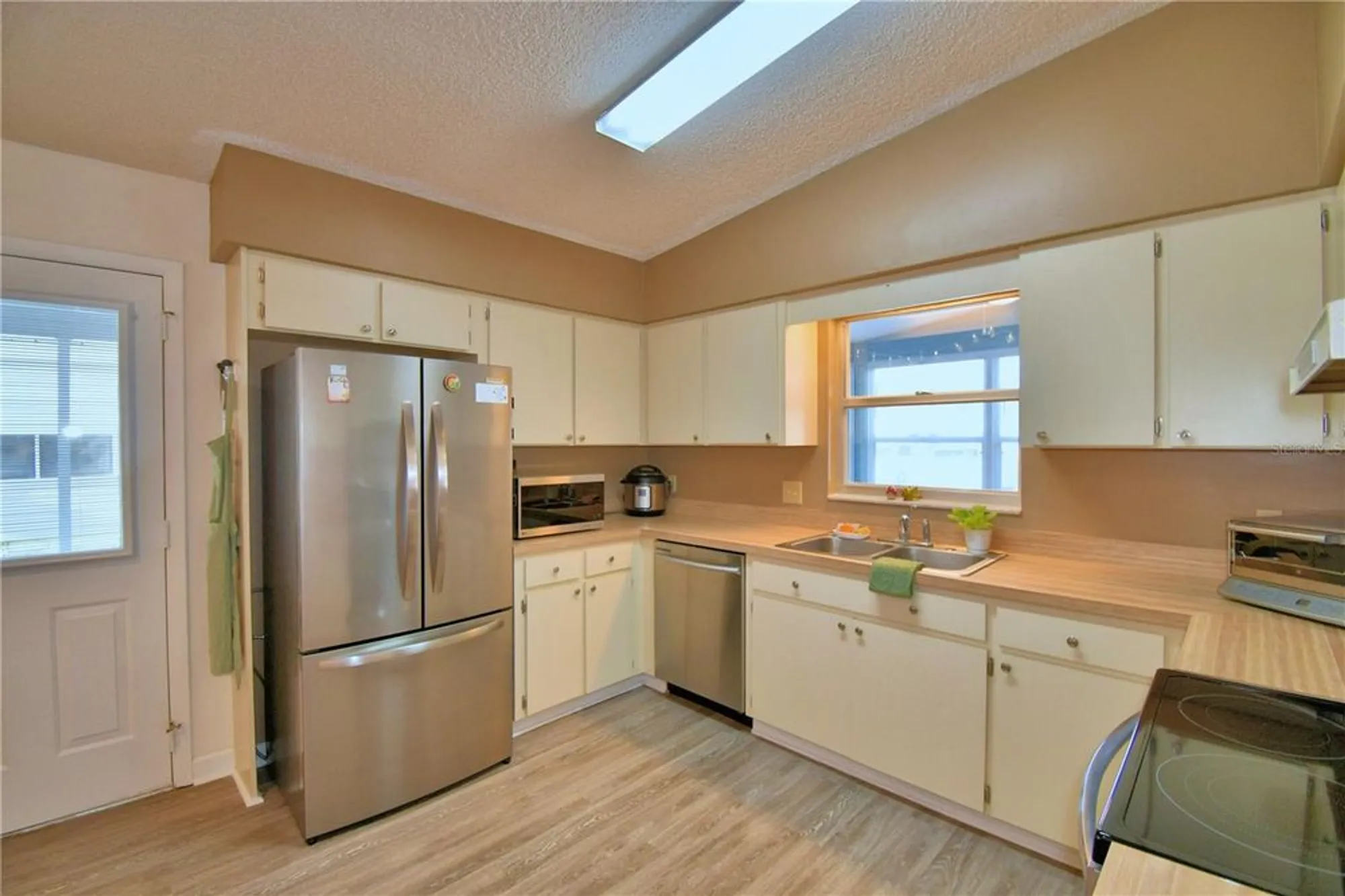 Property Slideshow image 18 of 60 | 4823 colonnades cir, Lakeland, FL, 33811