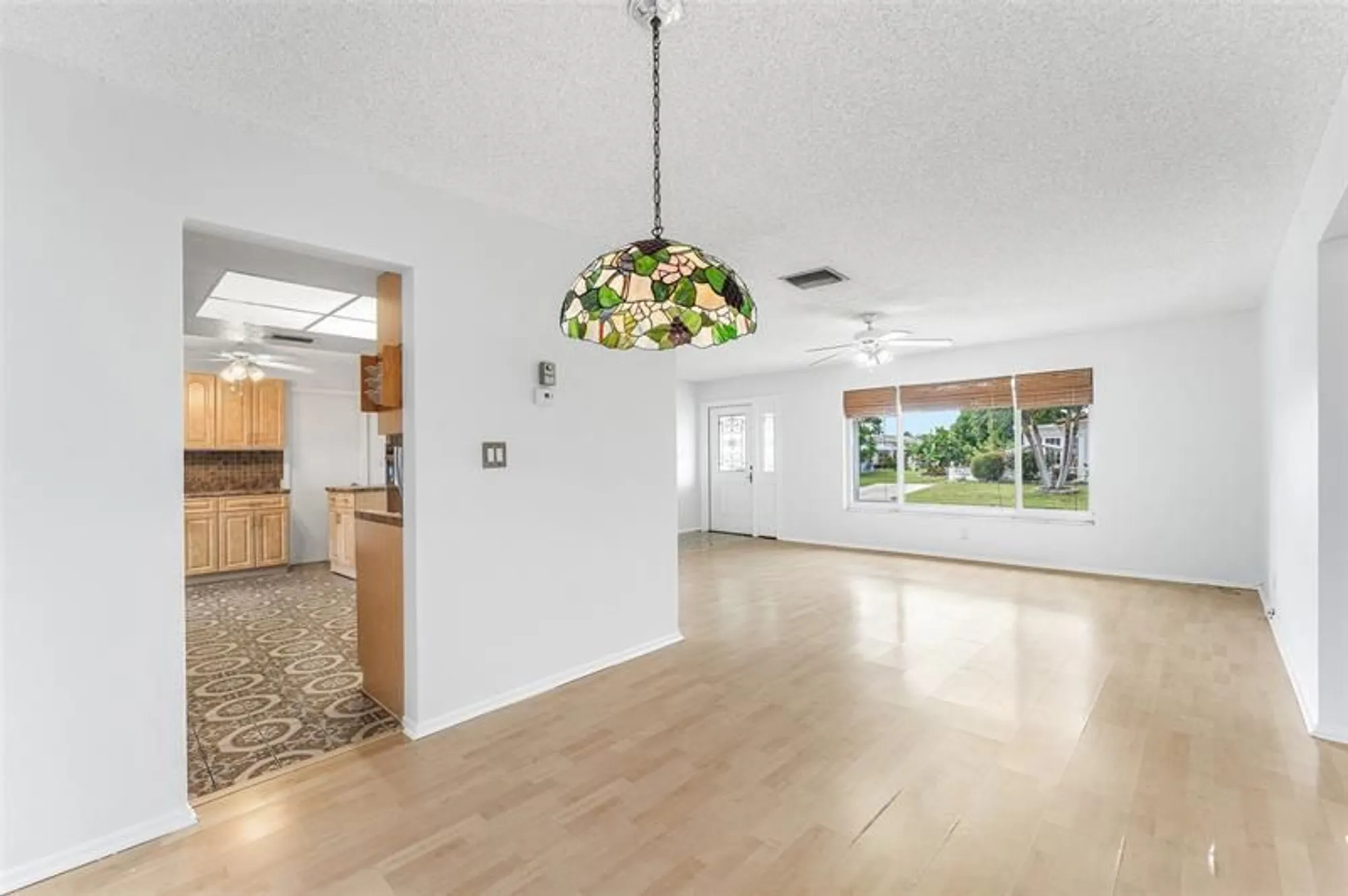 Property Slideshow image 8 of 34 | 4706 nw 43rd ter, Tamarac, FL, 33319