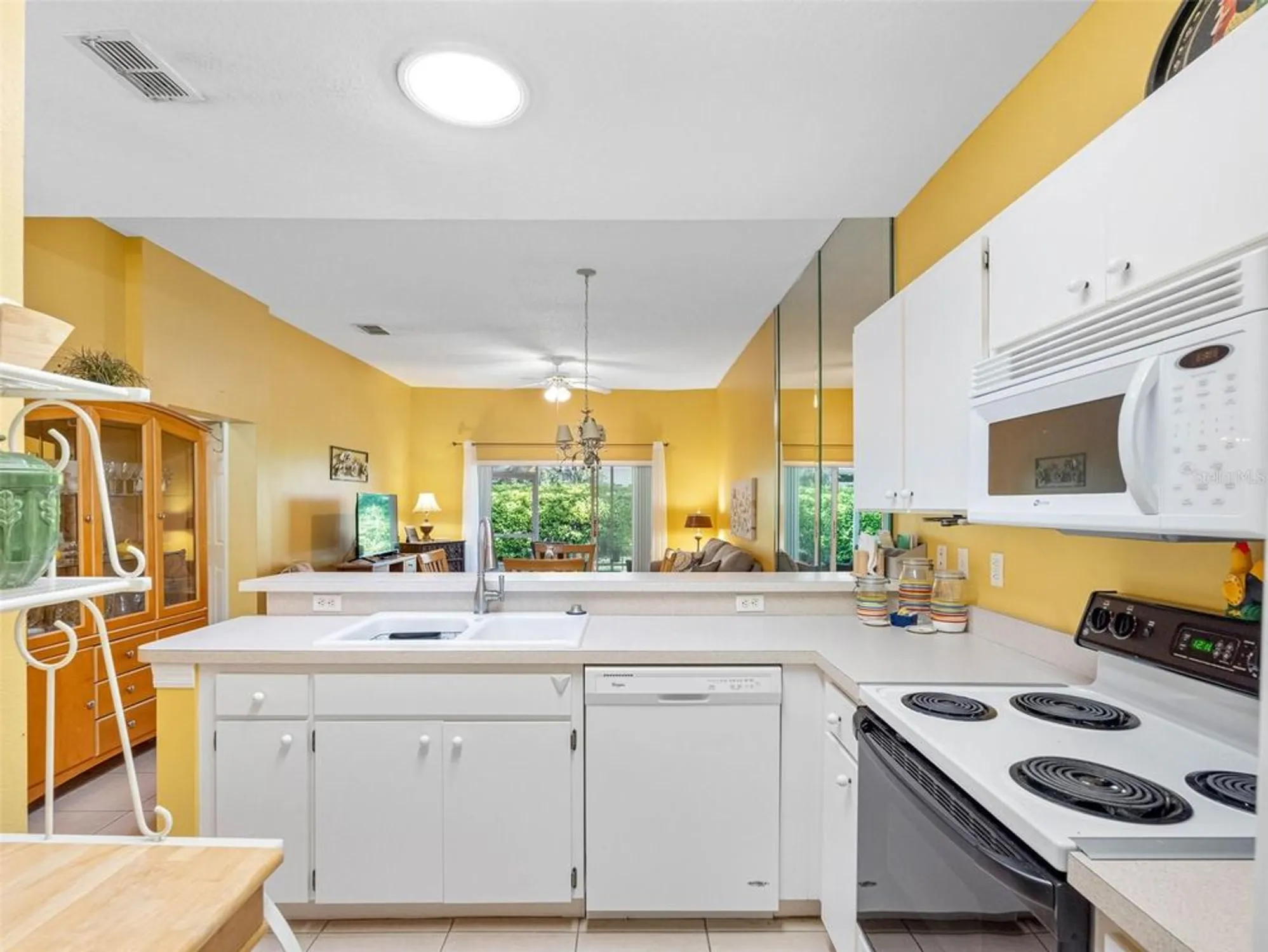Property Slideshow image 10 of 48 | 2618 newcomb ct # 12, Sun City Center, FL, 33573