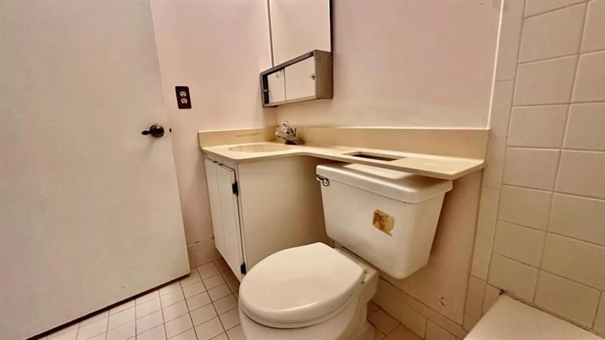 Property Slideshow image 11 of 29 | 6090 n sabal palm blvd 108, Tamarac, FL, 33319