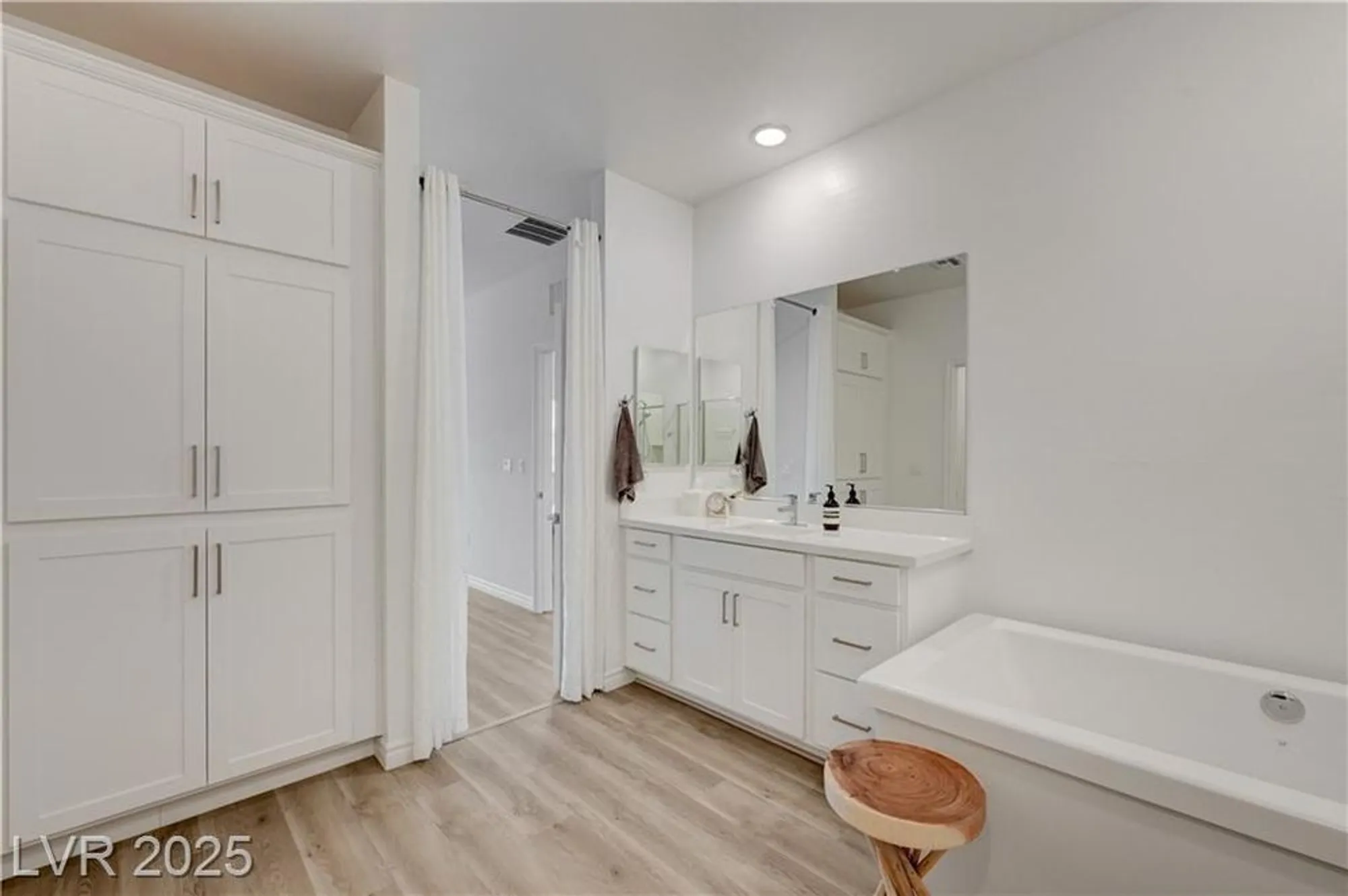 Property Slideshow image 7 of 35 | 2555 hampton rd 8202, Henderson, NV, 89052