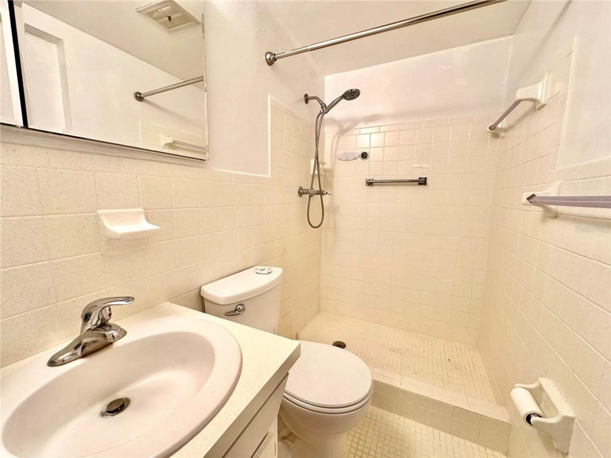 Property Slideshow image 11 of 43 | 2454 australia way 12, Clearwater, FL, 33763