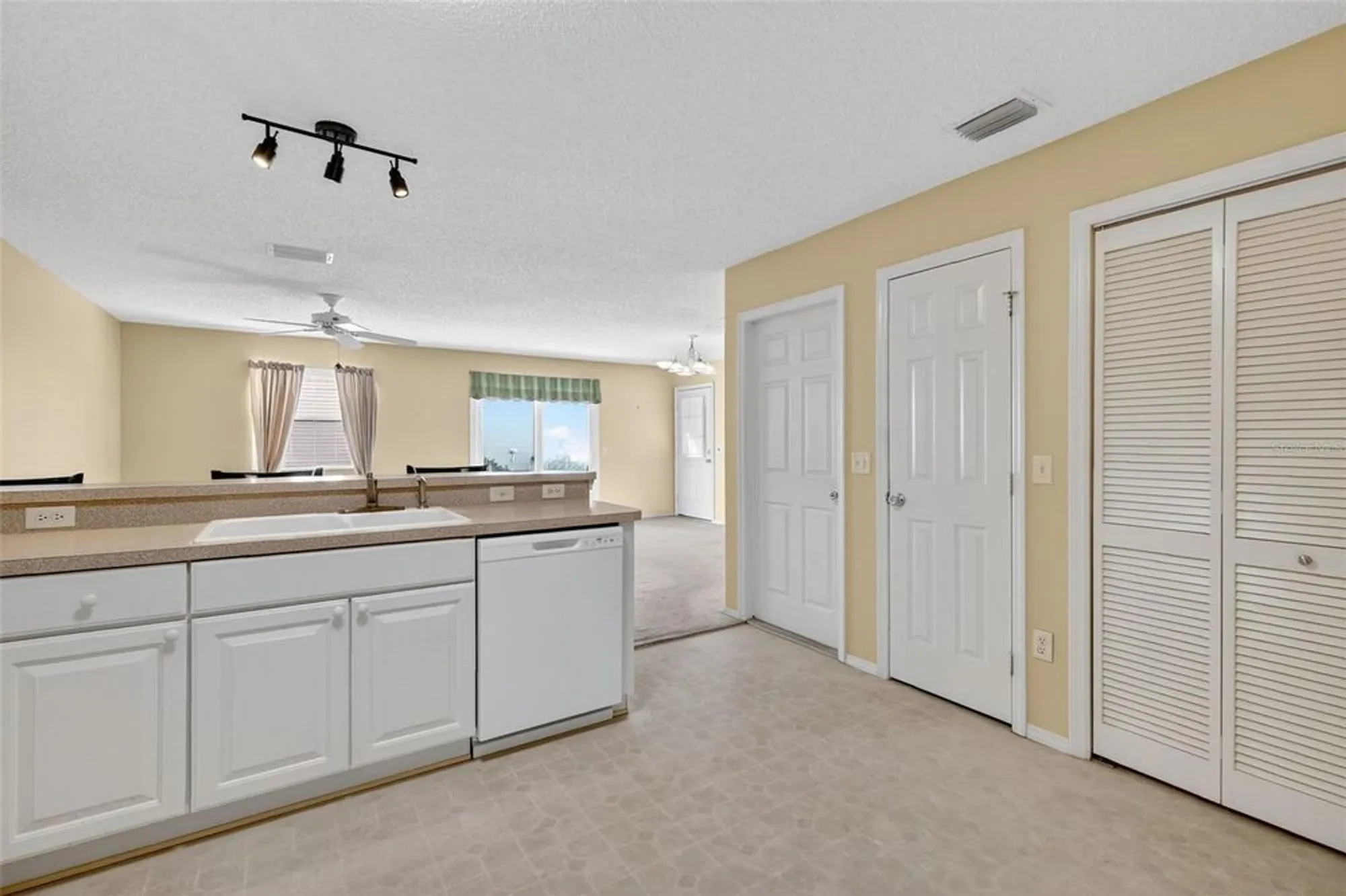 Property Slideshow image 4 of 35 | 2475 laurel bay ln, The Villages, FL, 32162