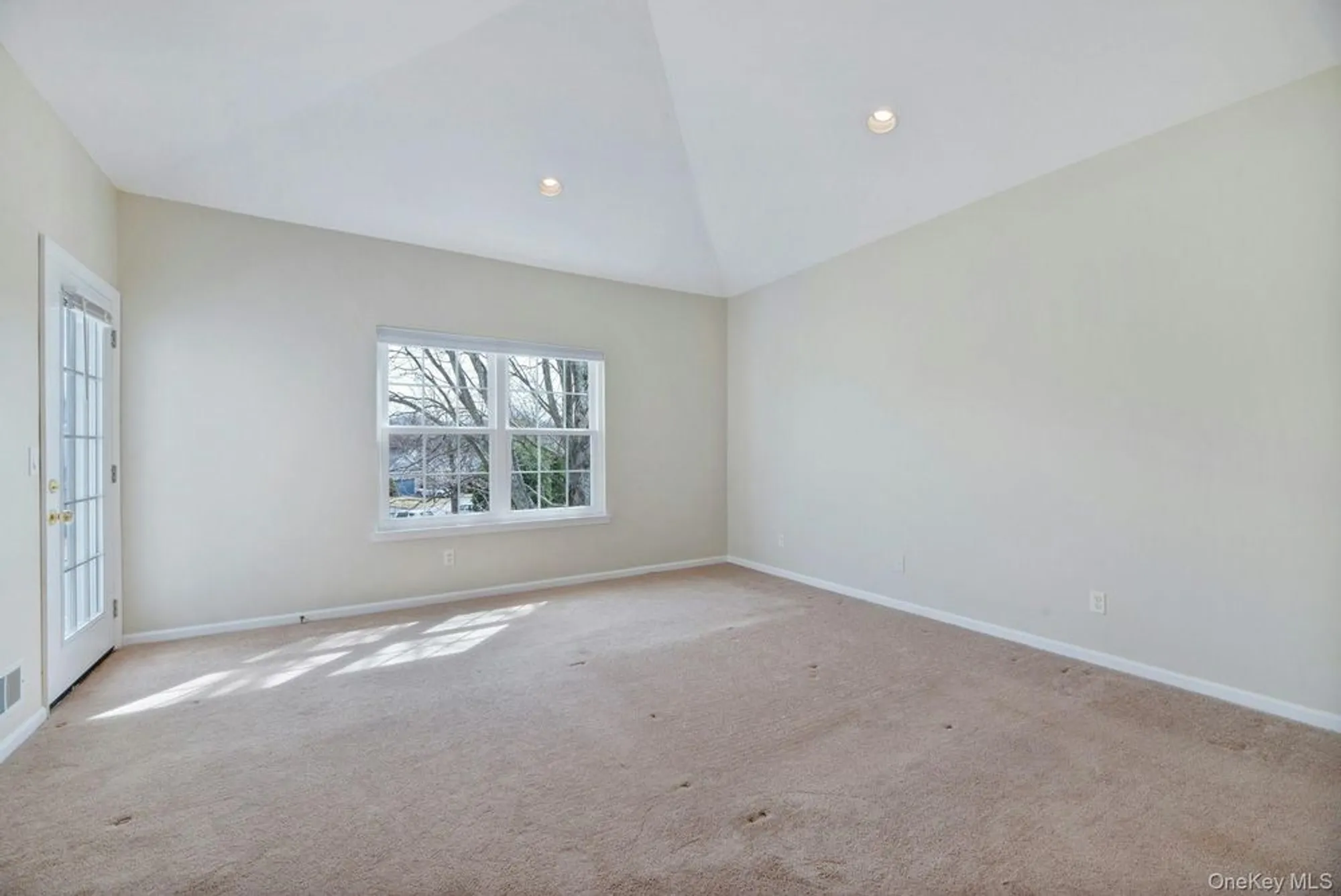 Property Slideshow image 17 of 32 | 521 highland ct # 521, Moriches, NY, 11955