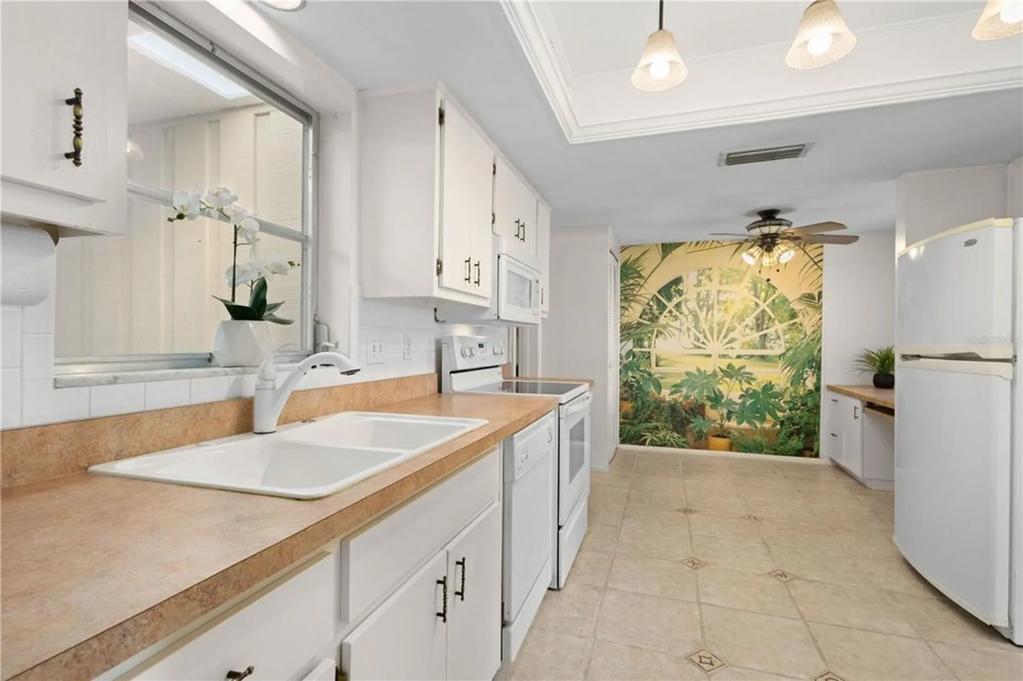 Property Slideshow image 7 of 35 | 3328 dartmouth ln 1012, Sarasota, FL, 34239
