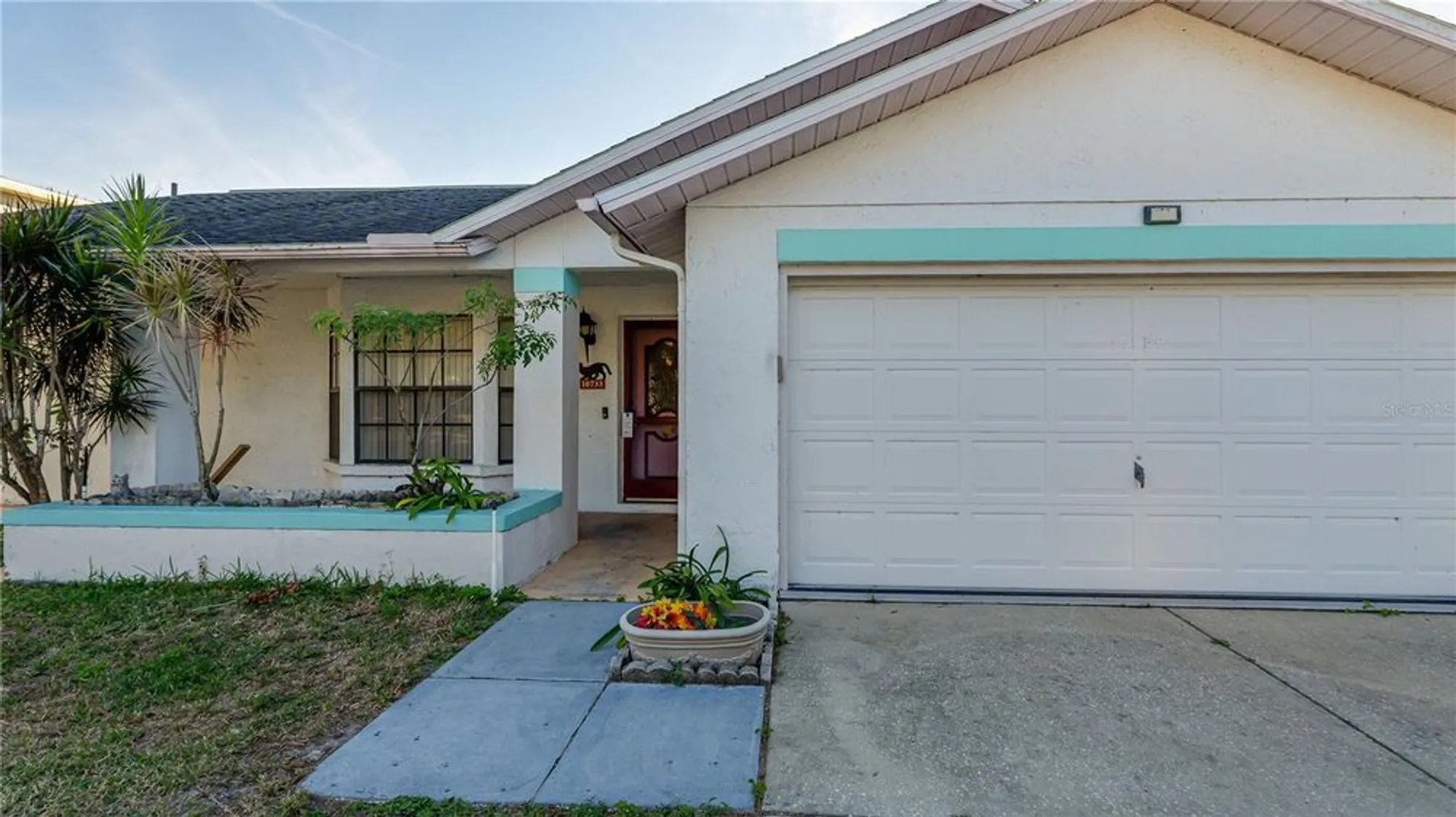 Property Slideshow image 1 of 39 | 10733 fallen leaf ln, Port Richey, FL, 34668