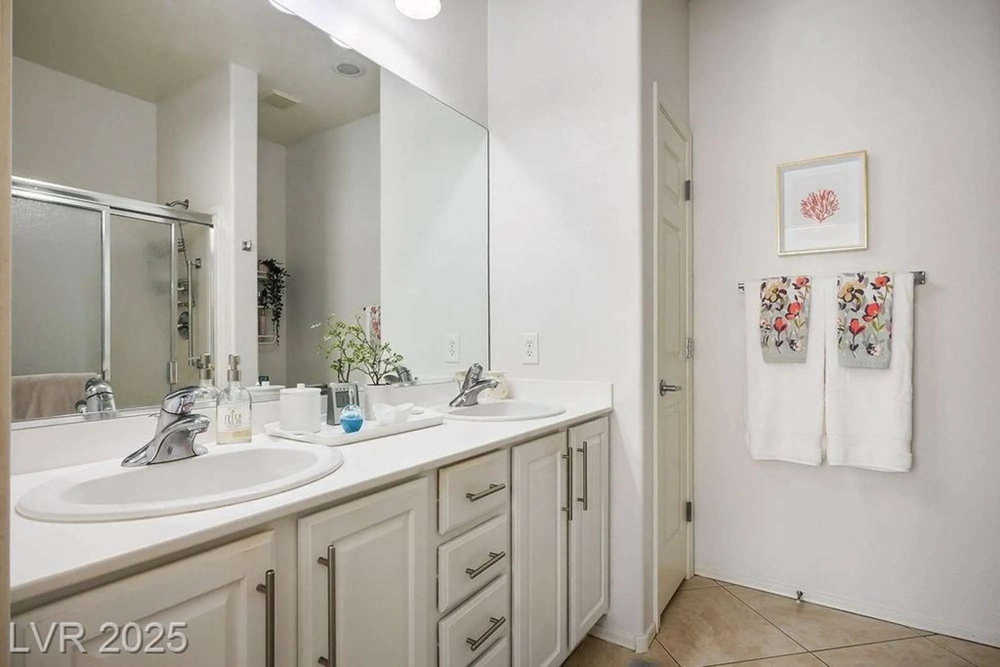 Property Slideshow image 17 of 27 | 2565 cosmic dust st, Henderson, NV, 89044