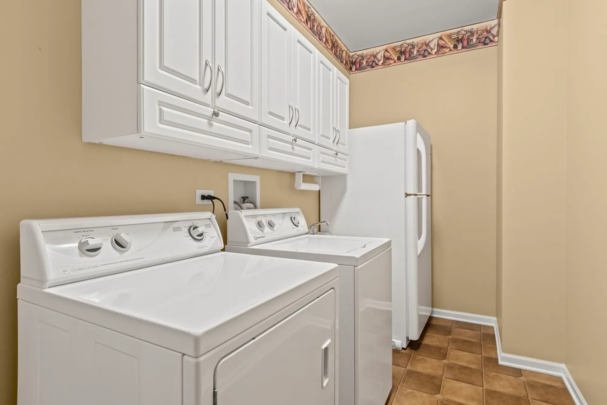 Property Slideshow image 18 of 44 | 2905 normandy cir, Naperville, IL, 60564
