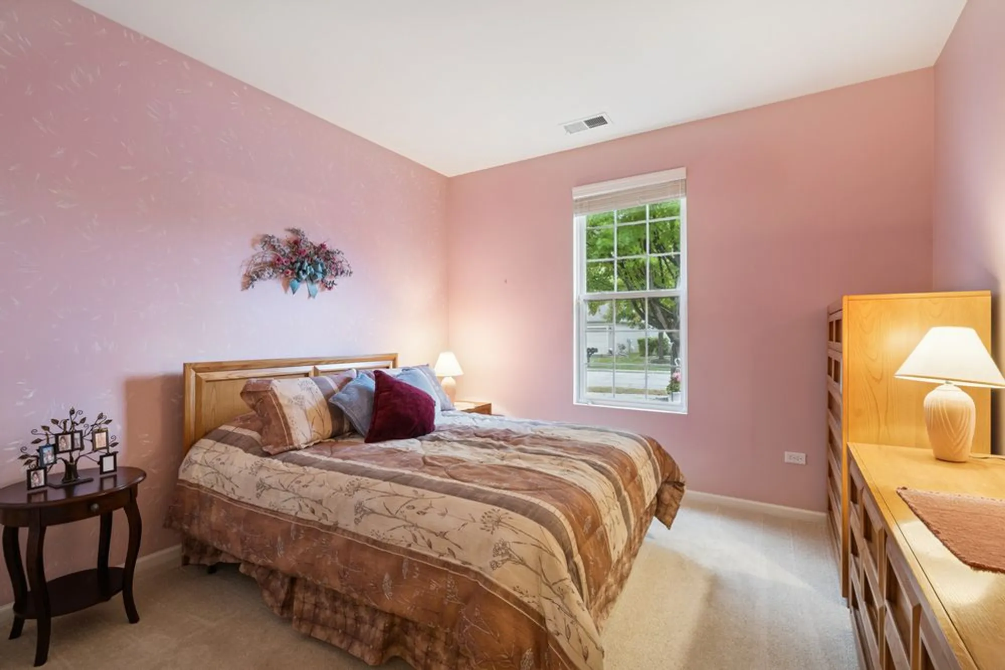 Property Slideshow image 5 of 20 | 2596 venetian ln, Elgin, IL, 60124