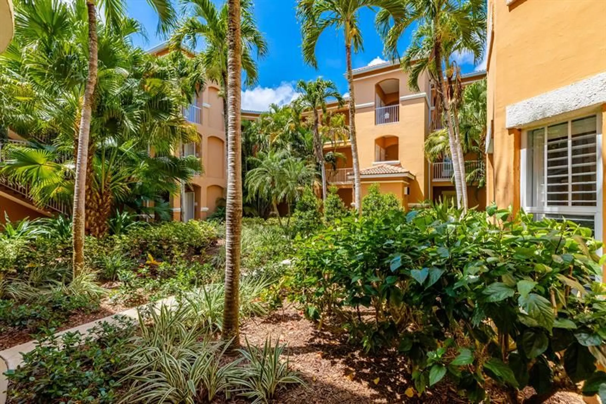 Property Slideshow image 24 of 49 | 5020 fairways cir j107, Vero Beach, FL, 32967