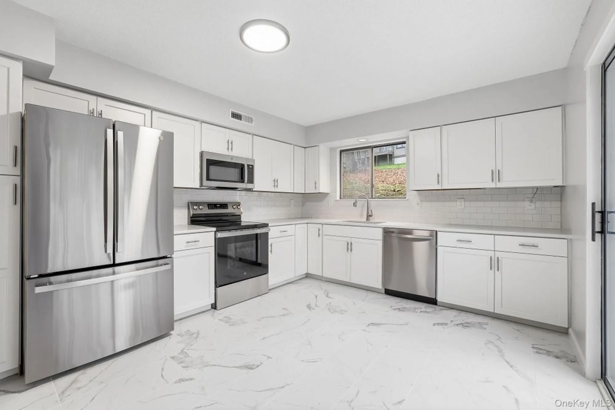 Property Slideshow image 7 of 42 | 390 heritage hls a, Somers, NY, 10589