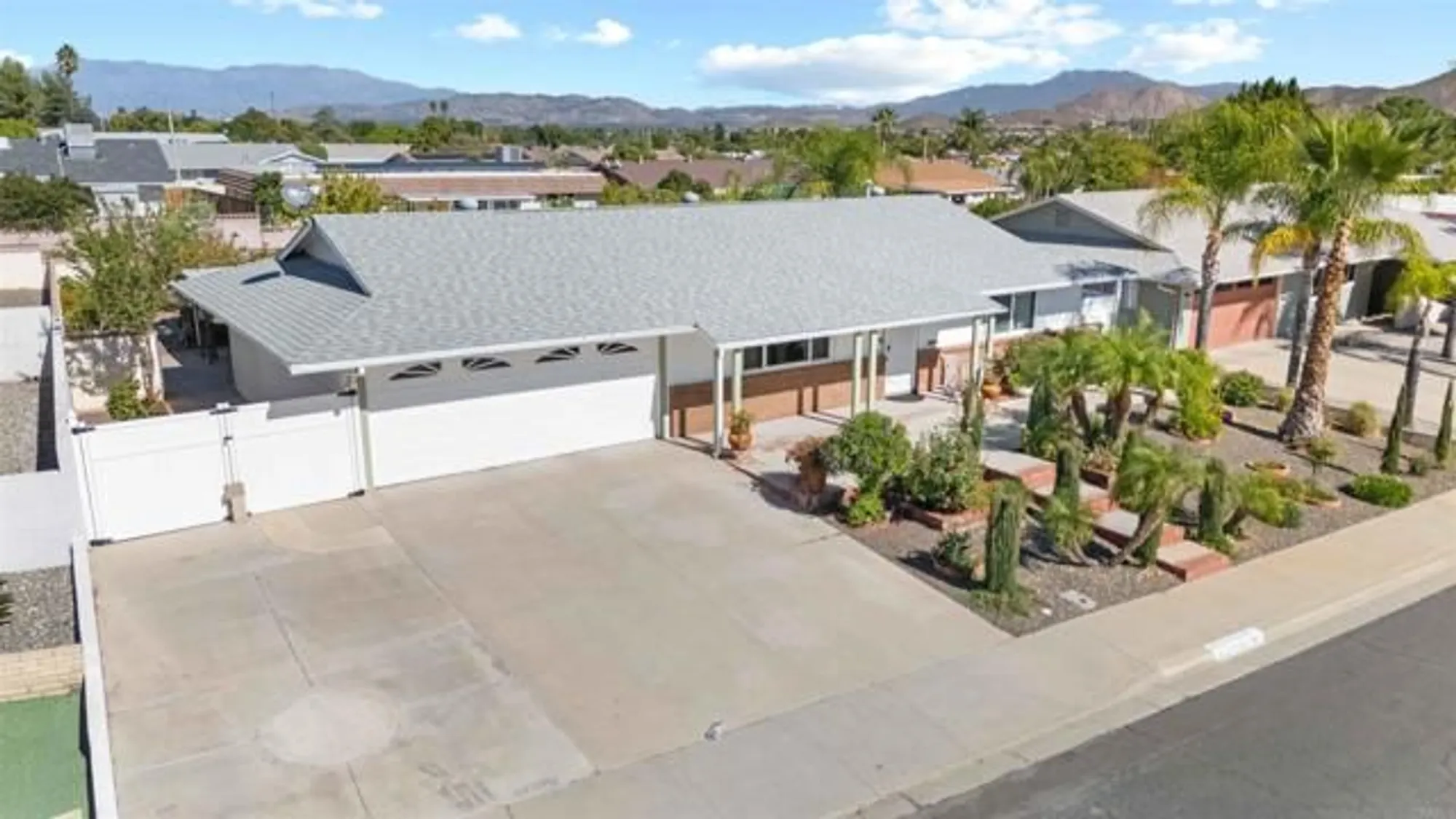 Property Slideshow image 2 of 28 | 25768 roanoke rd, Sun City, CA, 92586