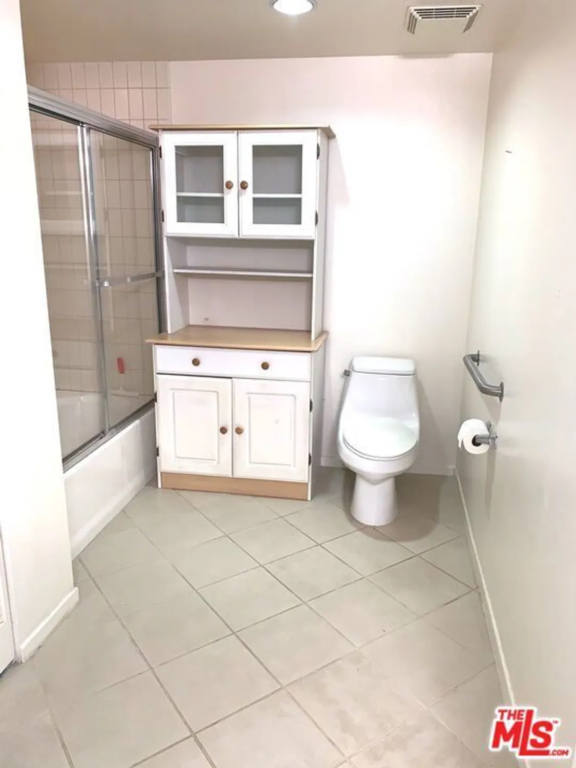 Property Slideshow image 16 of 45 | 267 s san pedro st 221, Los Angeles, CA, 90012