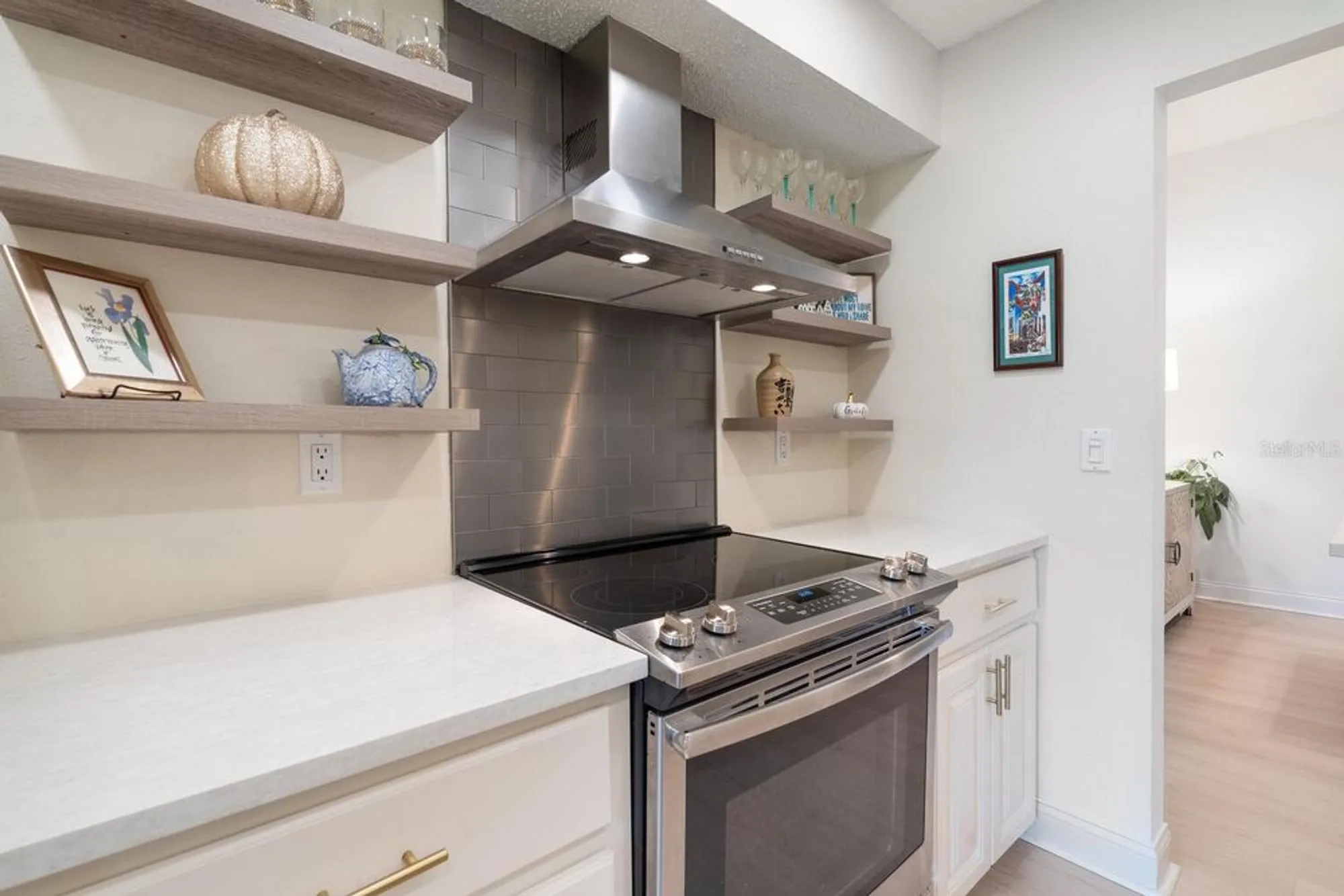 Property Slideshow image 17 of 49 | 4033 wilshire cir 139, Sarasota, FL, 34238