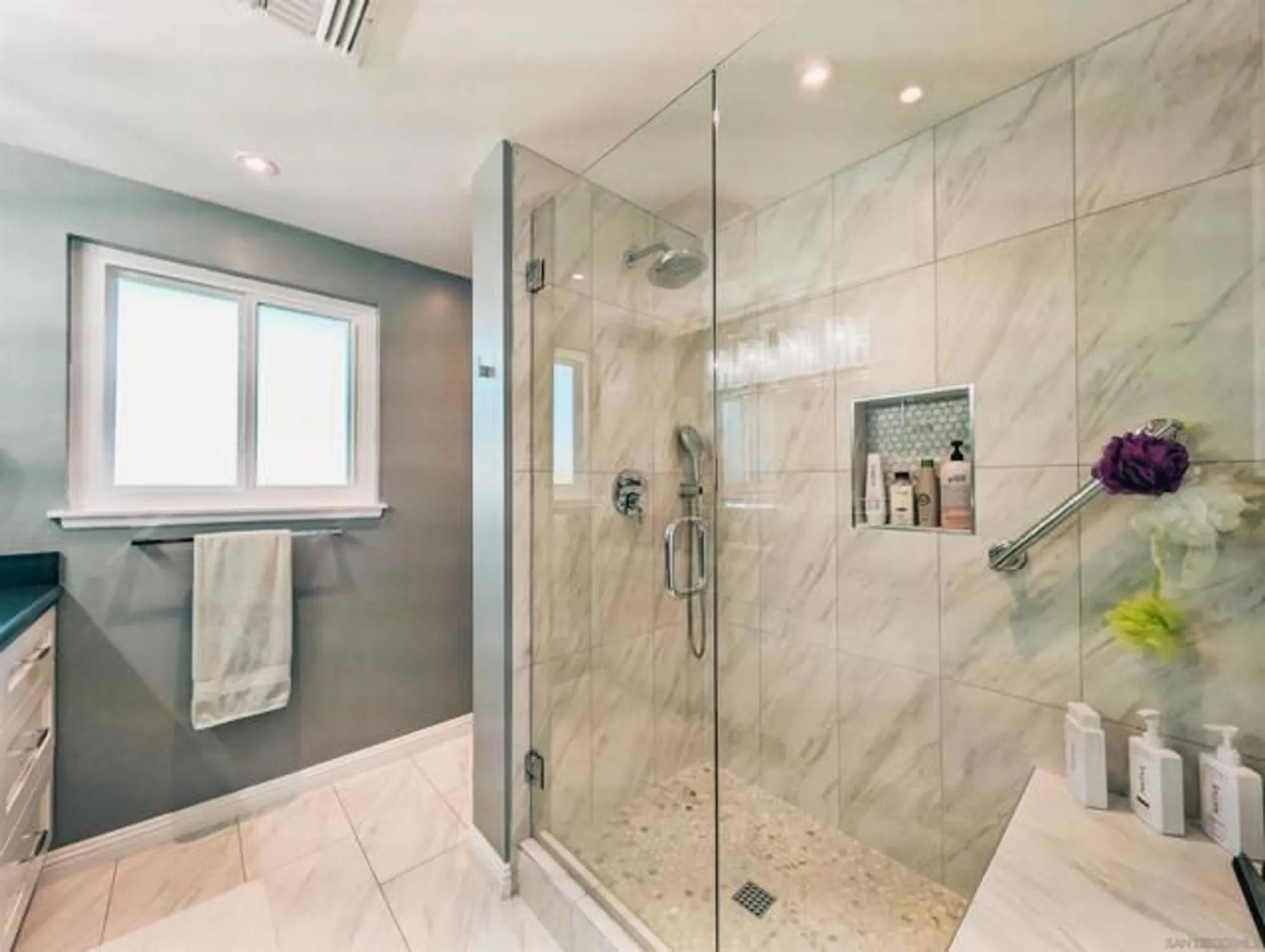 Property Slideshow image 34 of 57 | 16482 roca dr, San Diego, CA, 92128