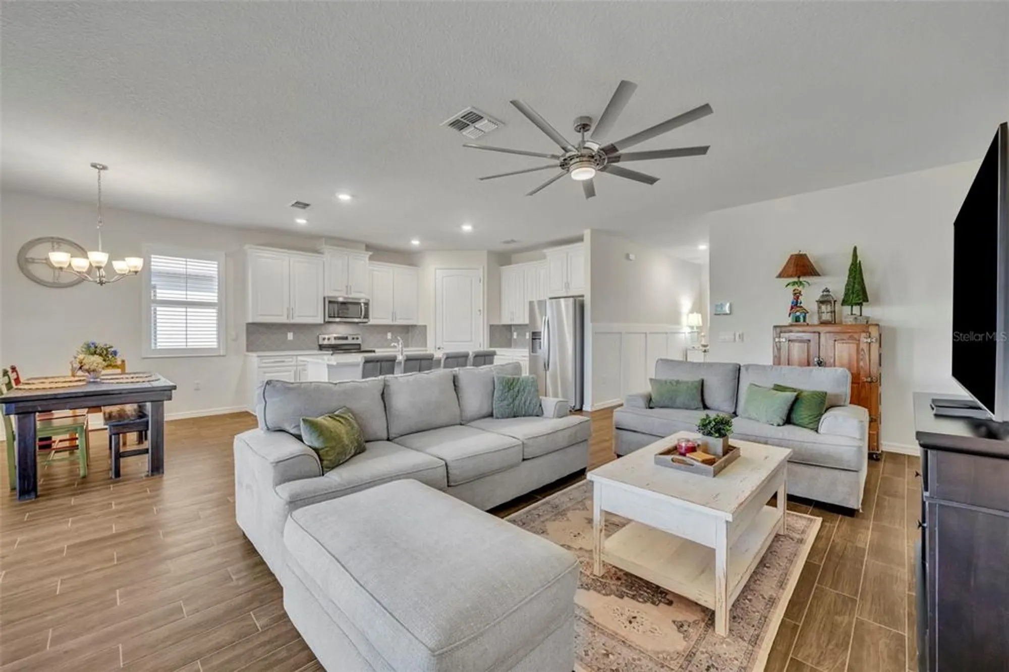 Property Slideshow image 9 of 54 | 17590 blazing star cir, Clermont, FL, 34714