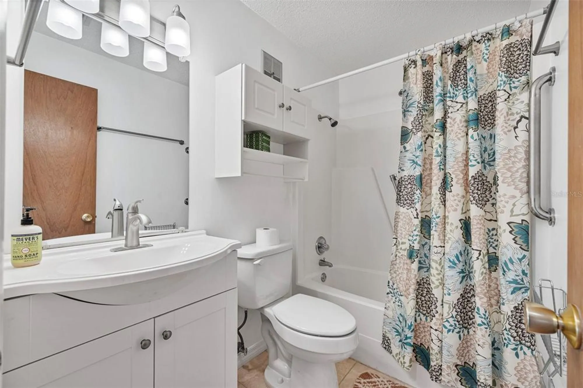Property Slideshow image 10 of 22 | 5603 80th st n unit 202, Saint Petersburg, FL, 33709