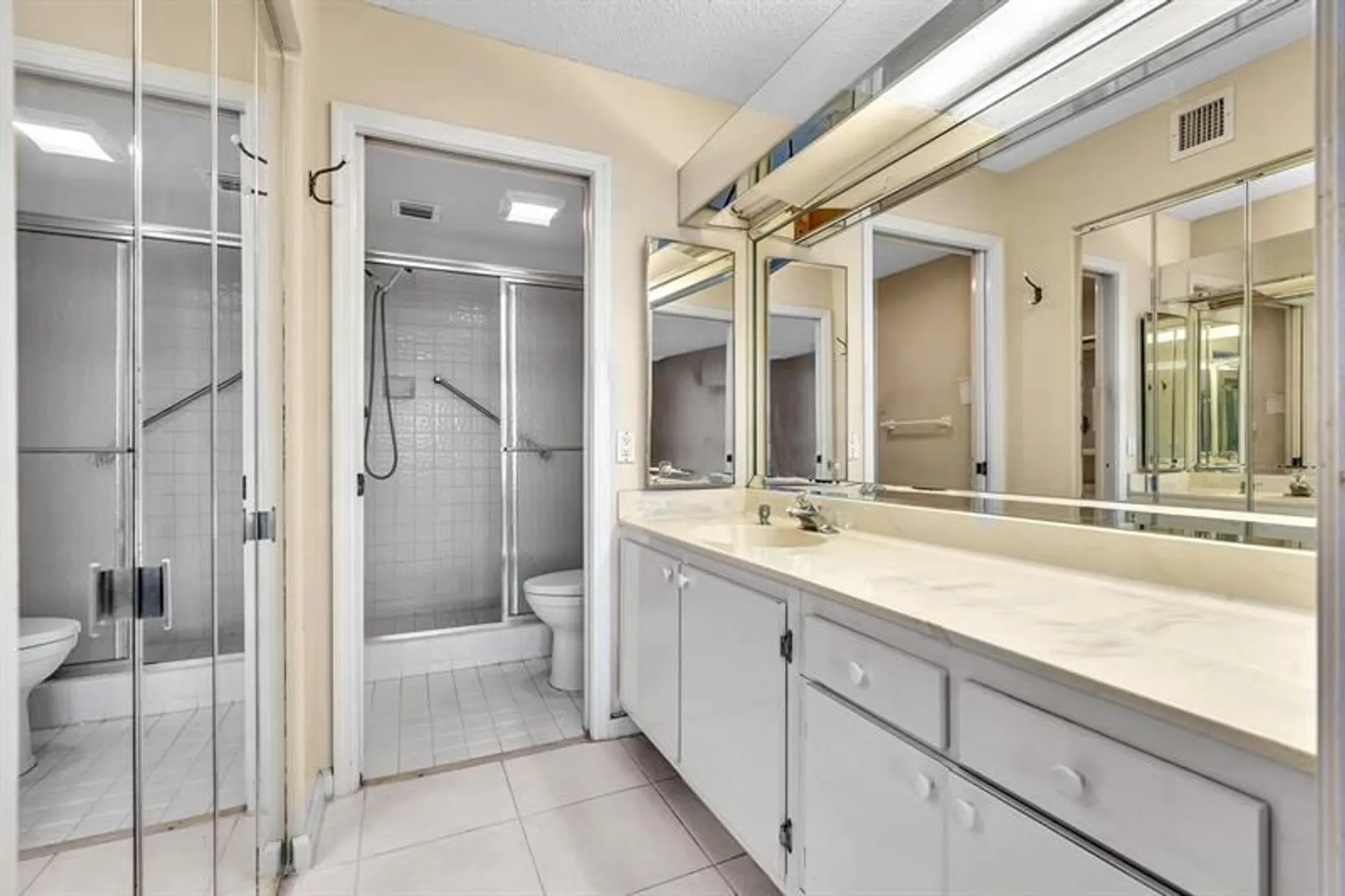Property Slideshow image 28 of 82 | 10442 e clairmont cir 204, Tamarac, FL, 33321