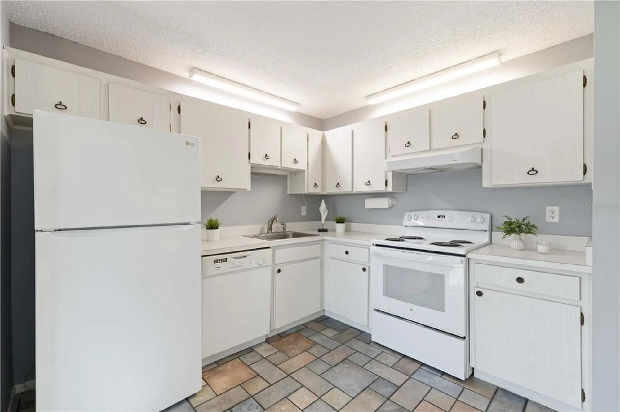 Property Slideshow image 12 of 34 | 4001 38th avenue dr w # 4001, Bradenton, FL, 34205