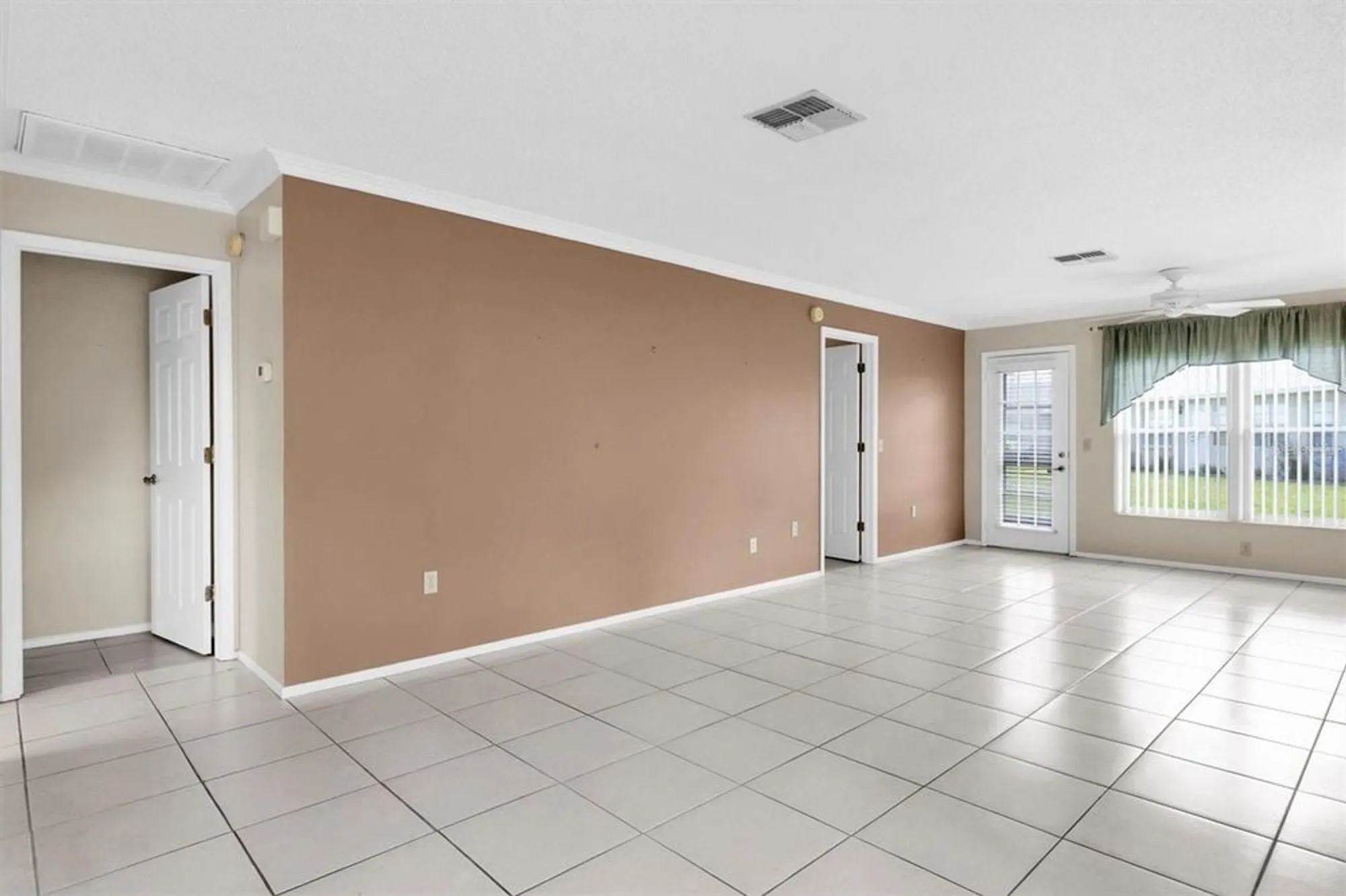 Property Slideshow image 4 of 54 | 4872 boonesboro ct, New Port Richey, FL, 34655