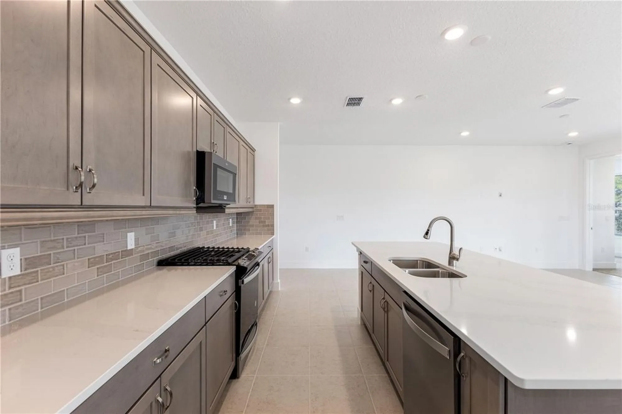 Property Slideshow image 5 of 41 | 4443 nw 53rd avenue rd, Ocala, FL, 34482