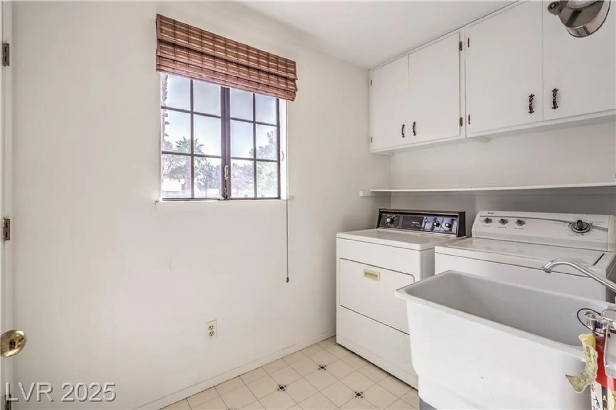 Property Slideshow image 19 of 26 | 2851 s valley view blvd unit 1075, Las Vegas, NV, 89102