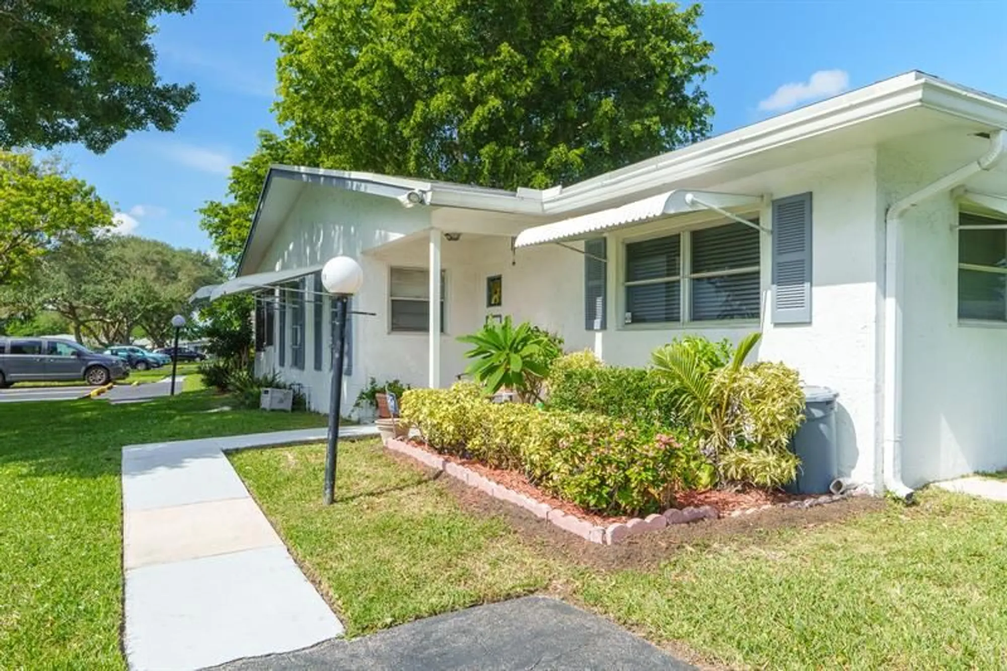 Property Slideshow image 7 of 50 | 8611 nw 11th st # b-161, Plantation, FL, 33322