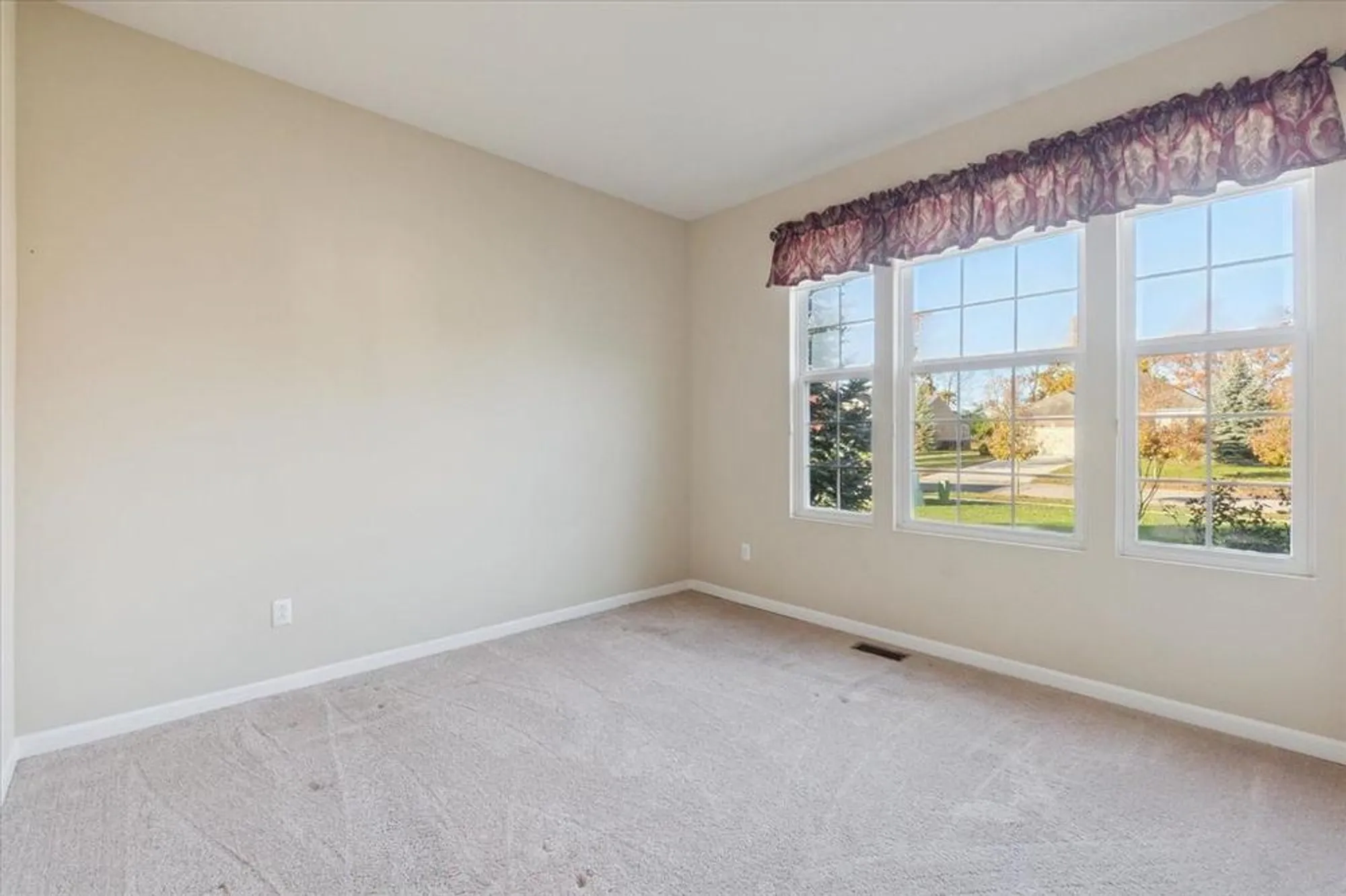 Property Slideshow image 27 of 67 | 9525 pine valley dr, Grand Blanc, MI, 48439