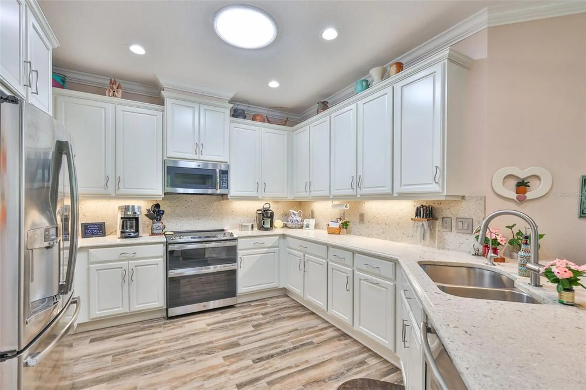 Property Slideshow image 17 of 45 | 658 chipper dr, Sun City Center, FL, 33573