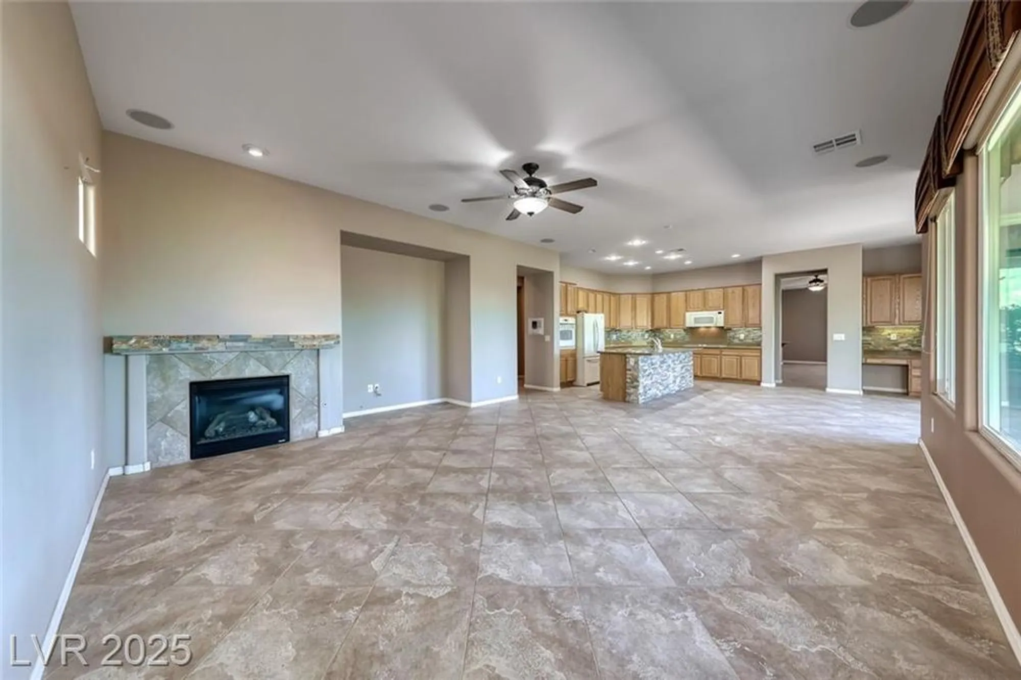 Property Slideshow image 16 of 43 | 2608 savannah springs ave, Henderson, NV, 89052