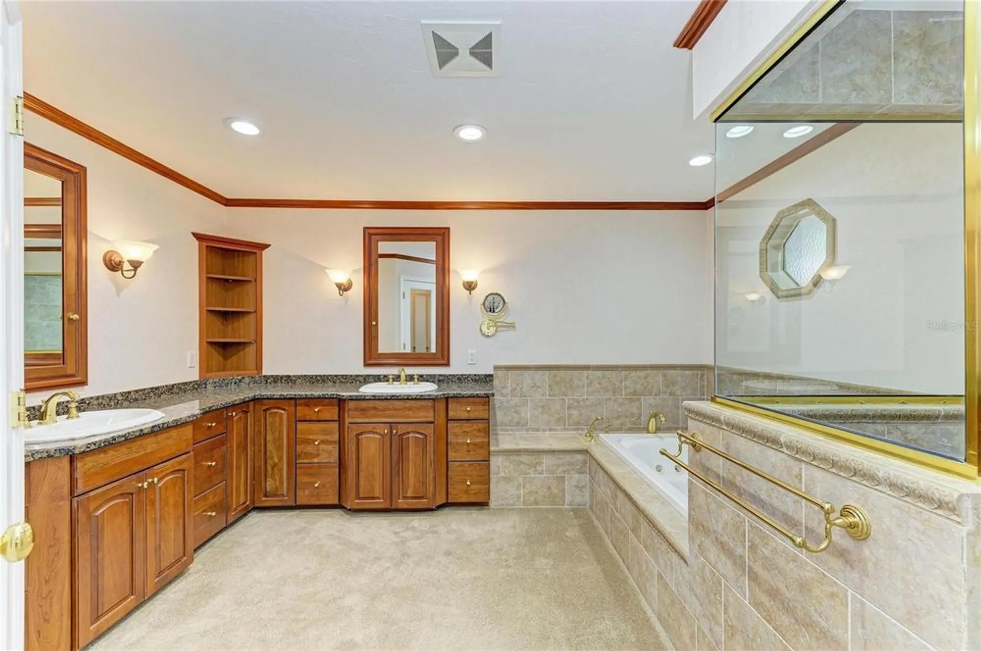 Property Slideshow image 37 of 83 | 5668 country lakes dr, Sarasota, FL, 34243