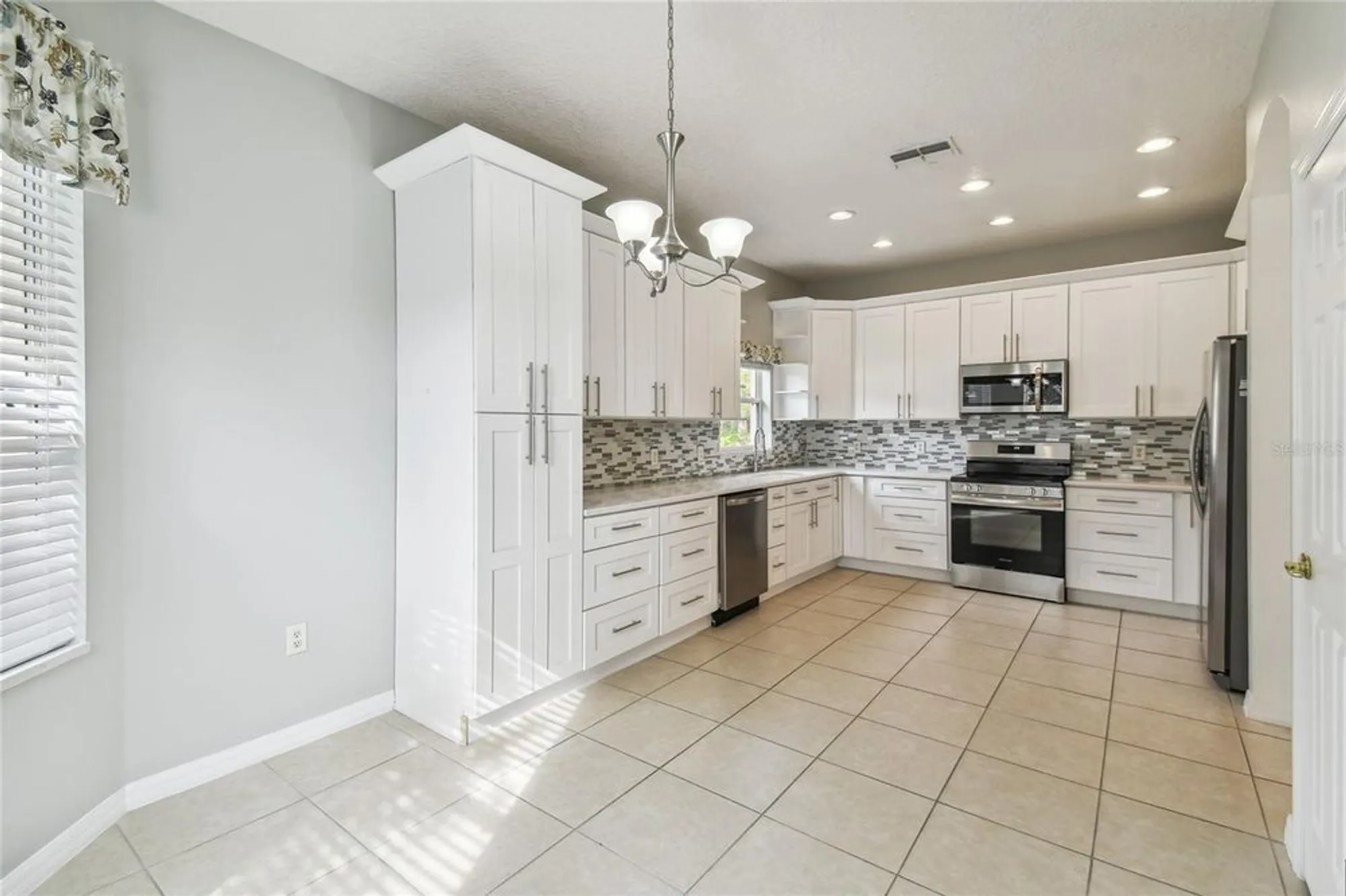 Property Slideshow image 17 of 47 | 540 genoa dr, Poinciana, FL, 34759