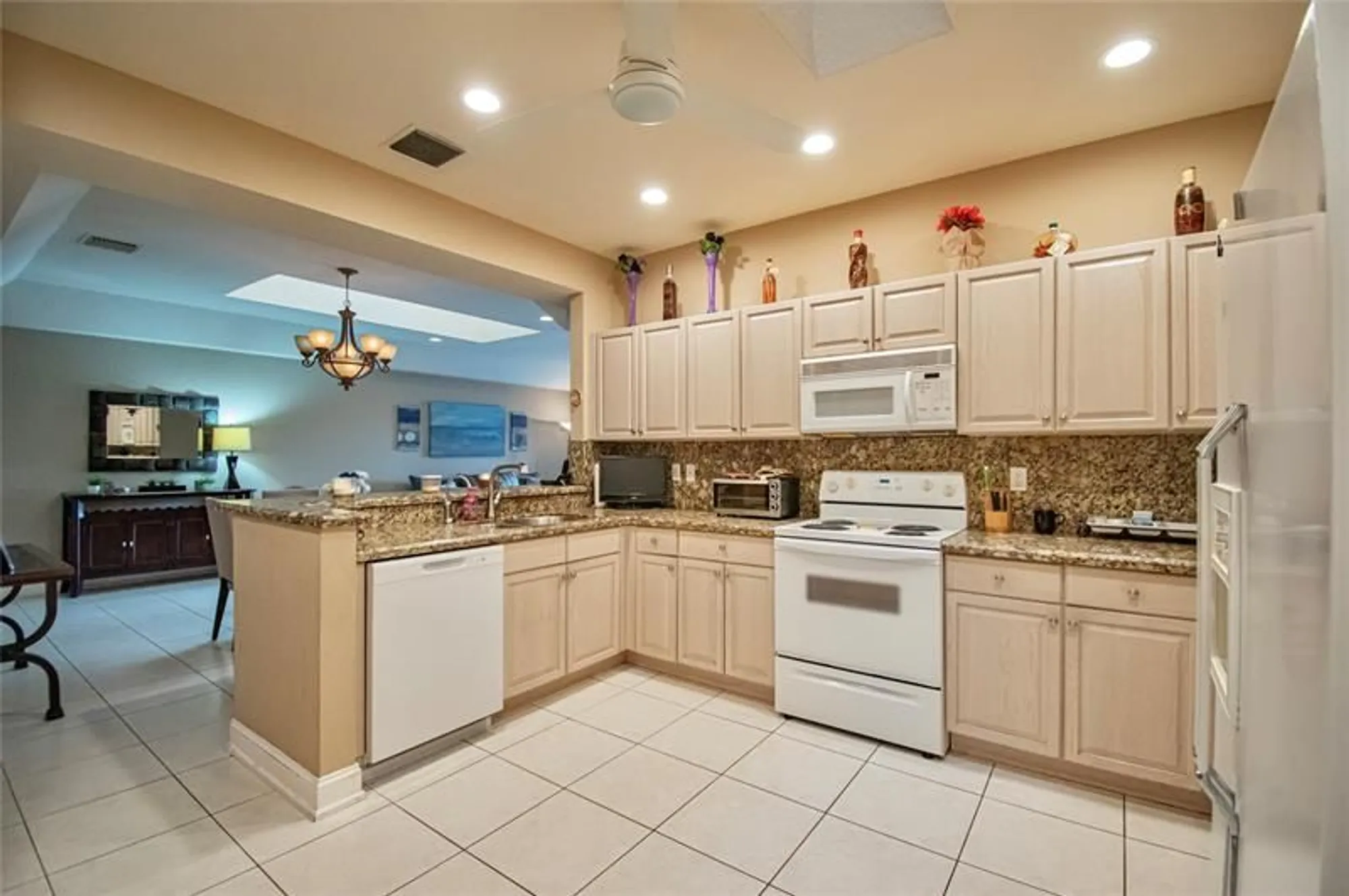 Property Slideshow image 19 of 34 | 12611 crystal pointe dr c, Boynton Beach, FL, 33437