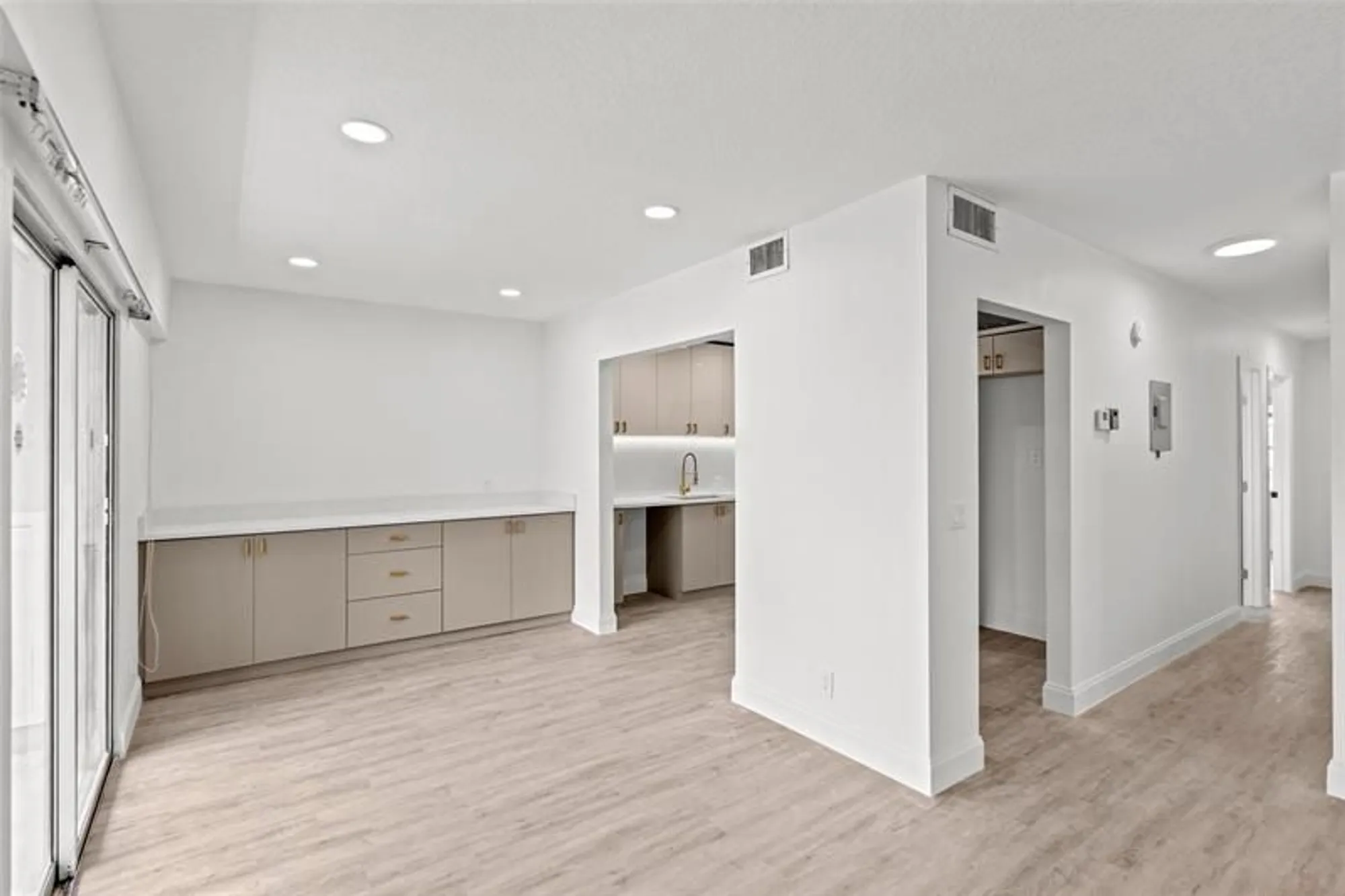 Property Slideshow image 4 of 28 | 204 mansfield e unit e, Boca Raton, FL, 33434