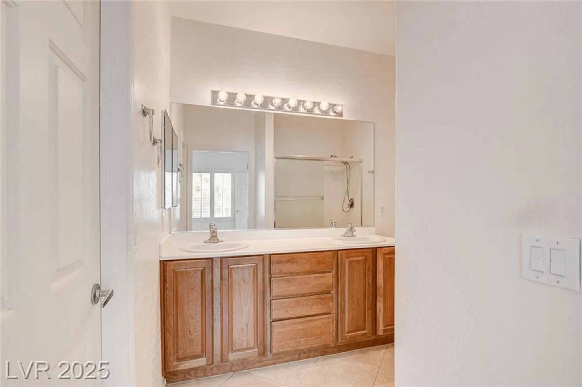 Property Slideshow image 19 of 48 | 2421 willow wren dr, North Las Vegas, NV, 89084