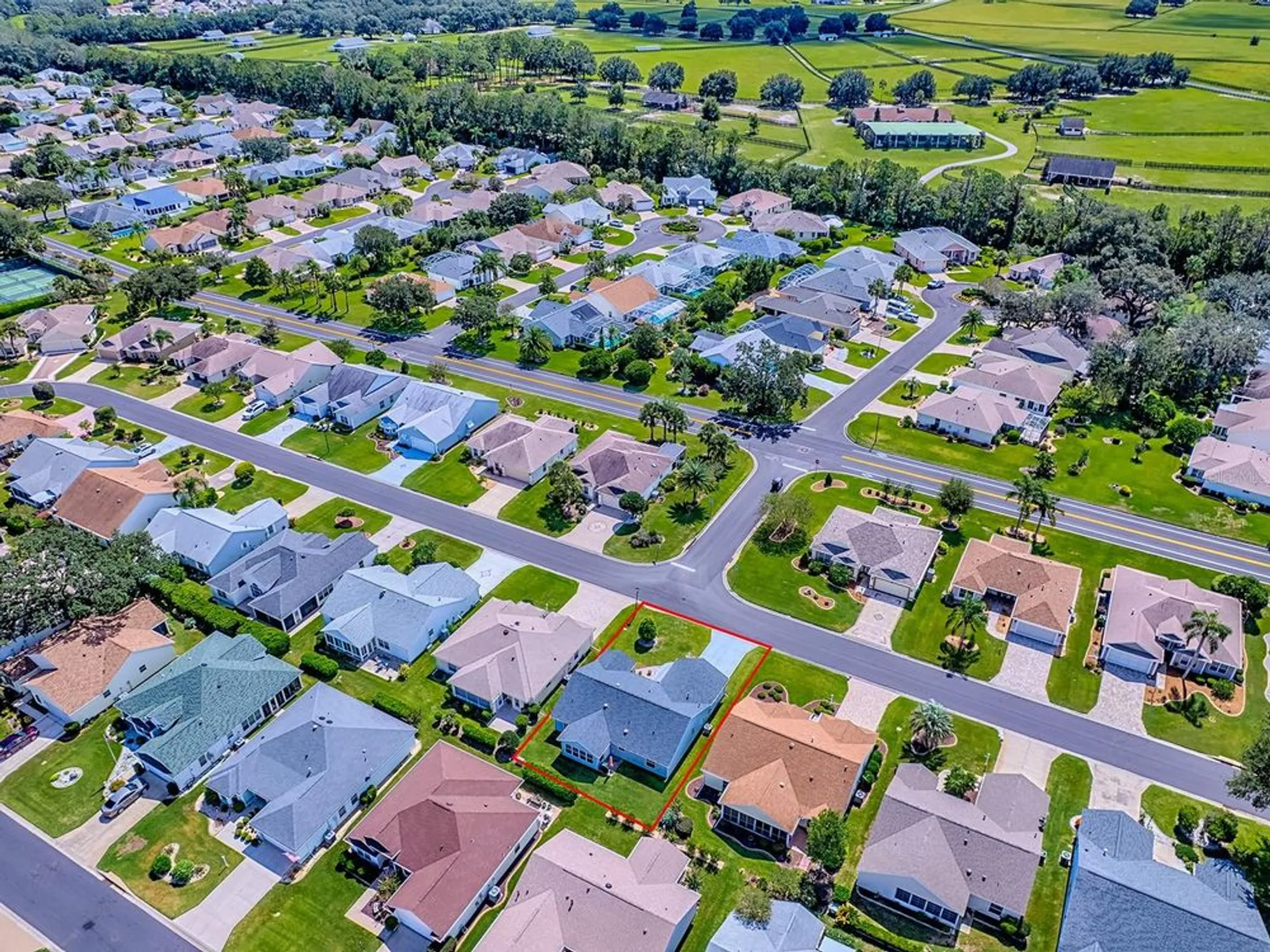 Property Slideshow image 38 of 42 | 2412 merida cir, The Villages, FL, 32162