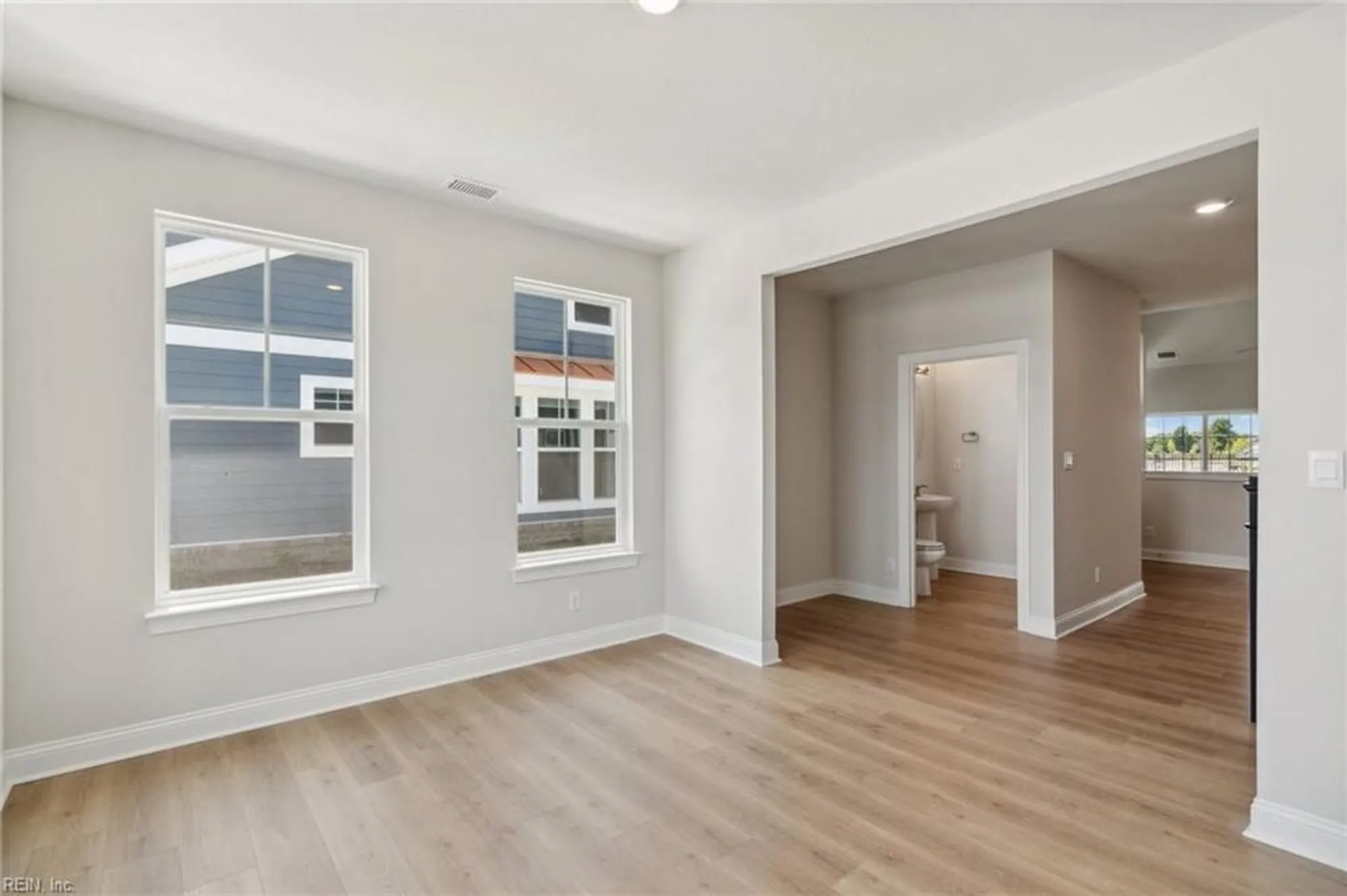 Property Slideshow image 7 of 27 | 2028 munro ln, Chesapeake, VA, 23322