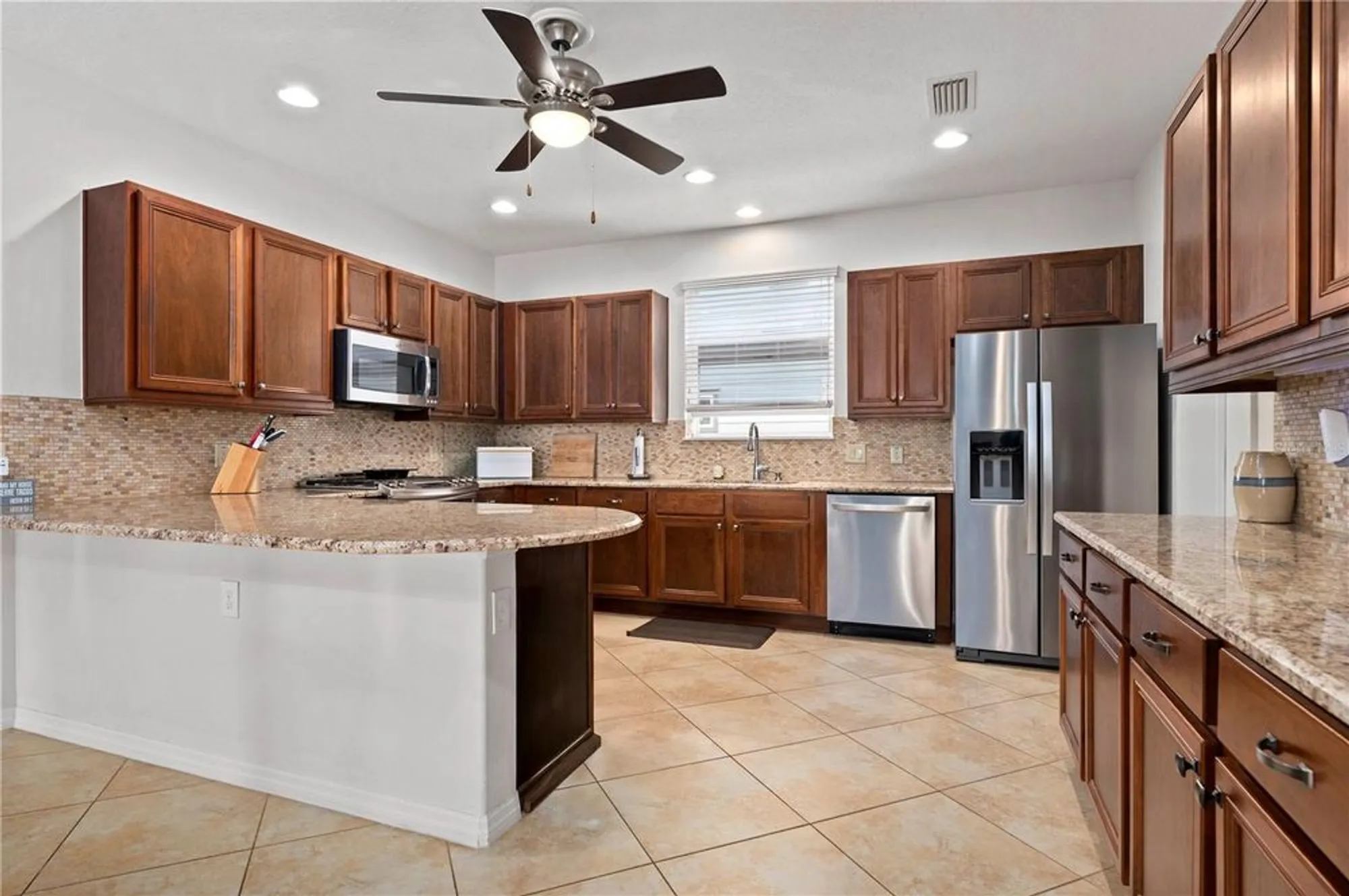 Property Slideshow image 14 of 57 | 4704 nw 35th lane rd, Ocala, FL, 34482