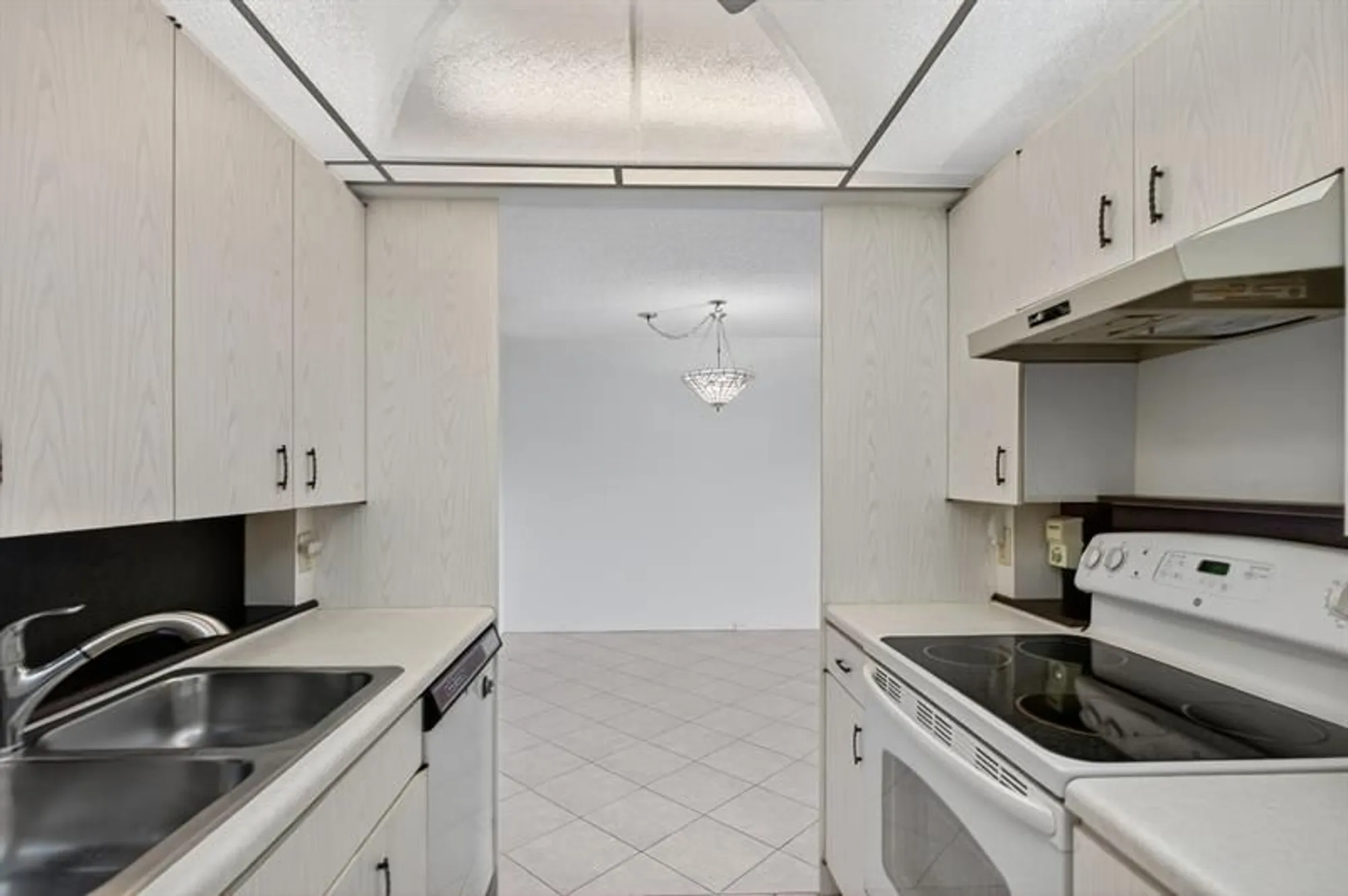 Property Slideshow image 11 of 60 | 2401 antigua cir e3, Coconut Creek, FL, 33066