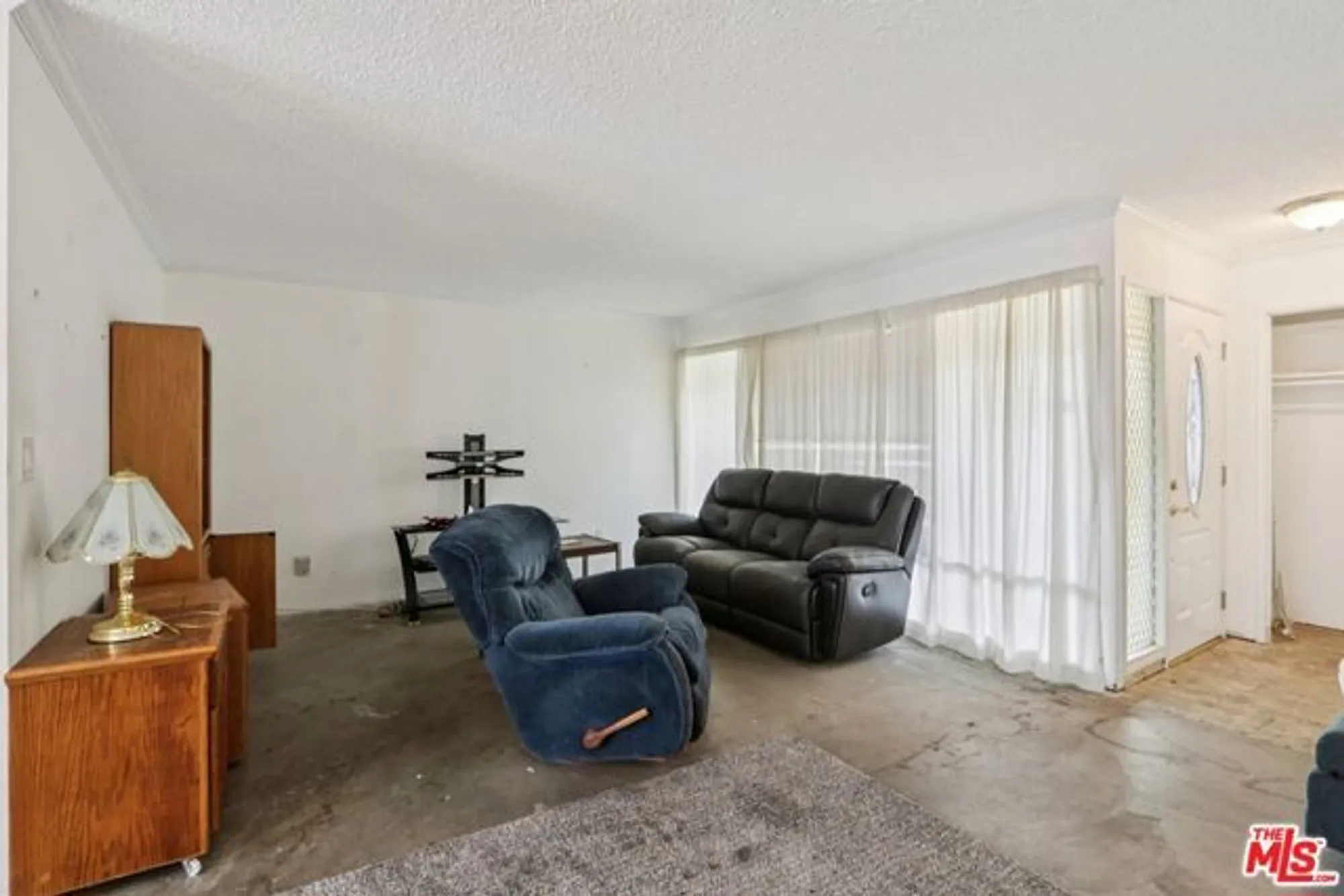 Property Slideshow image 6 of 15 | 160 w fiesta grn, Port Hueneme, CA, 93041