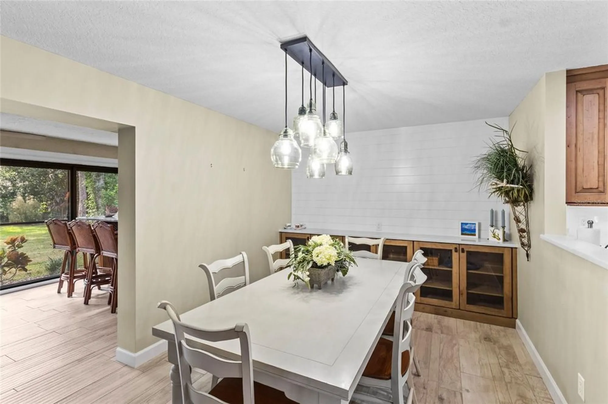 Property Slideshow image 9 of 38 | 7143 fairway bend ln, Sarasota, FL, 34243