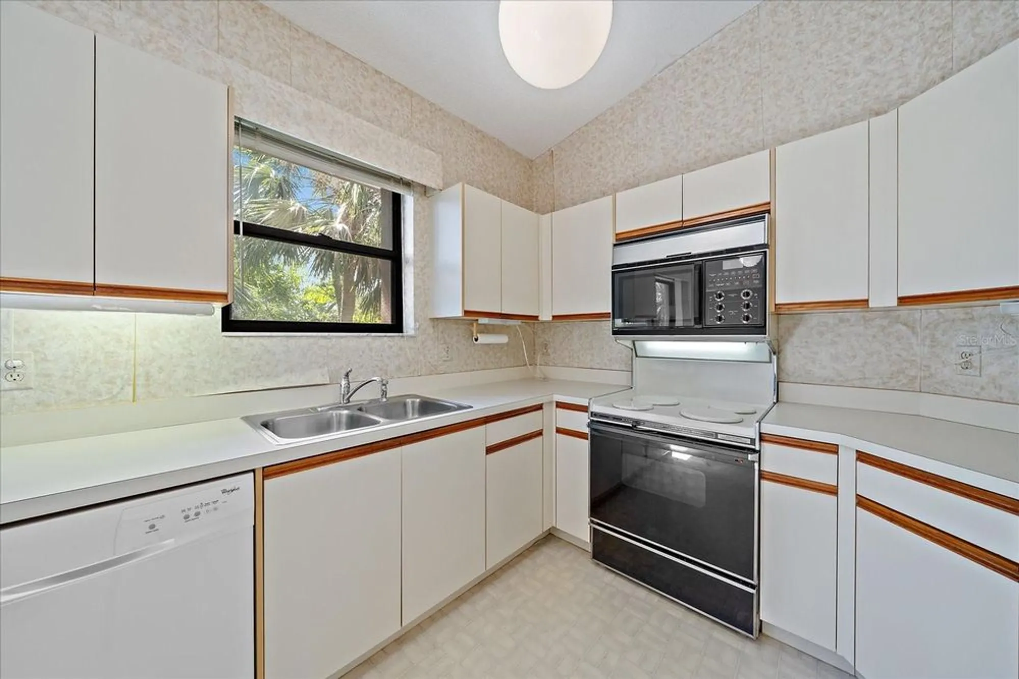 Property Slideshow image 19 of 54 | 1654 starling dr 201, Sarasota, FL, 34231