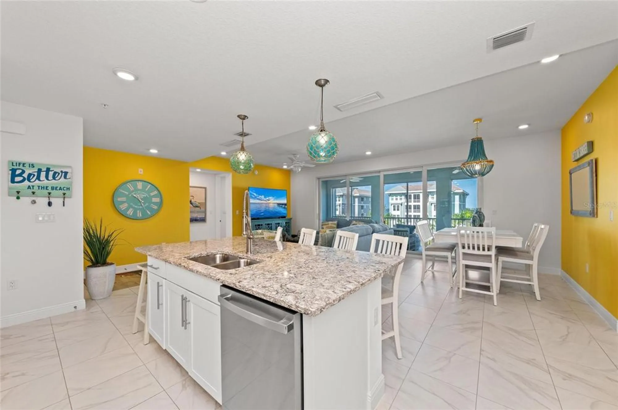 Property Slideshow image 26 of 100 | 387 aruba cir 301, Bradenton, FL, 34209