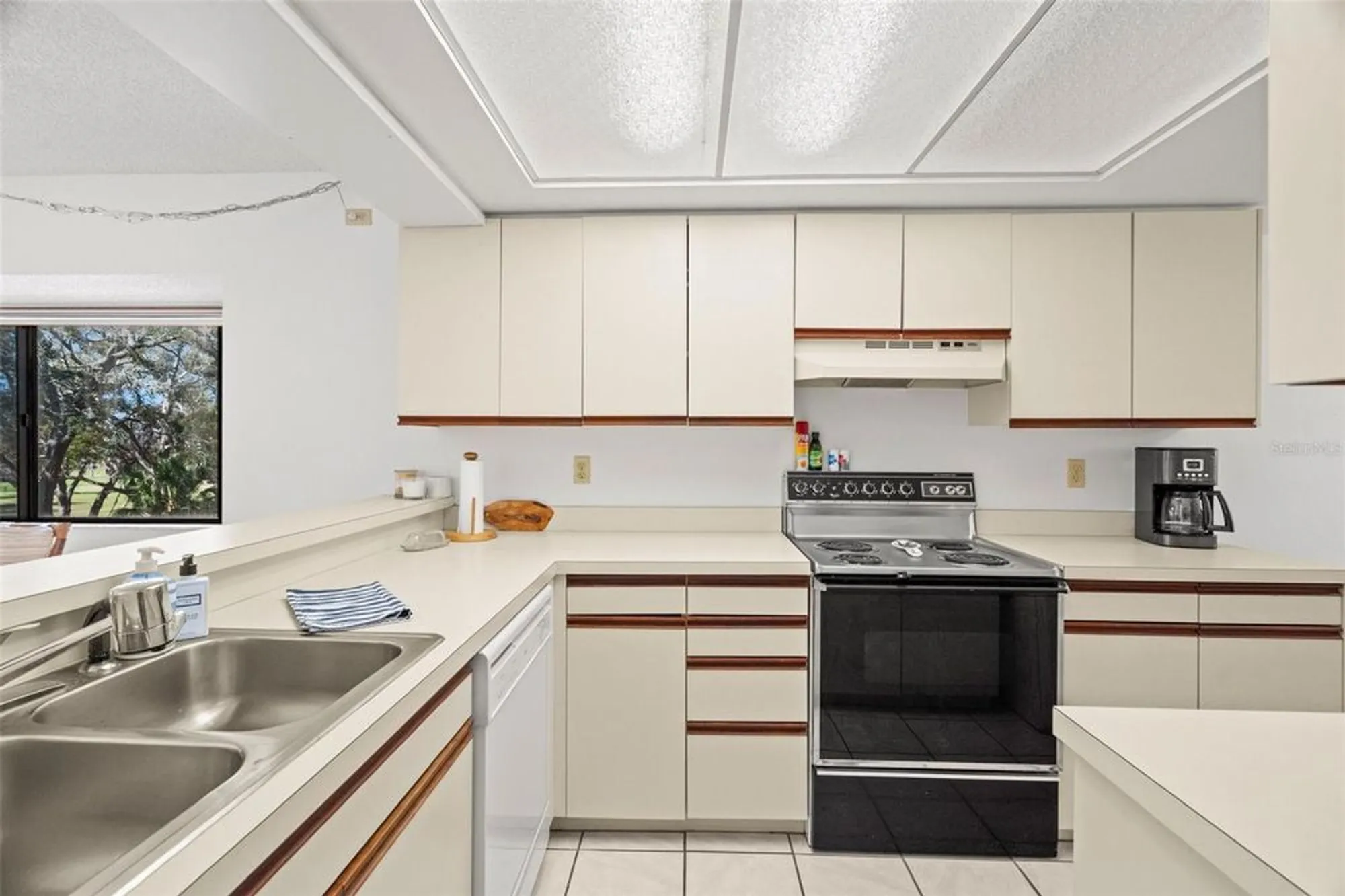Property Slideshow image 5 of 24 | 1728 golfview dr # 1728, Tarpon Springs, FL, 34689