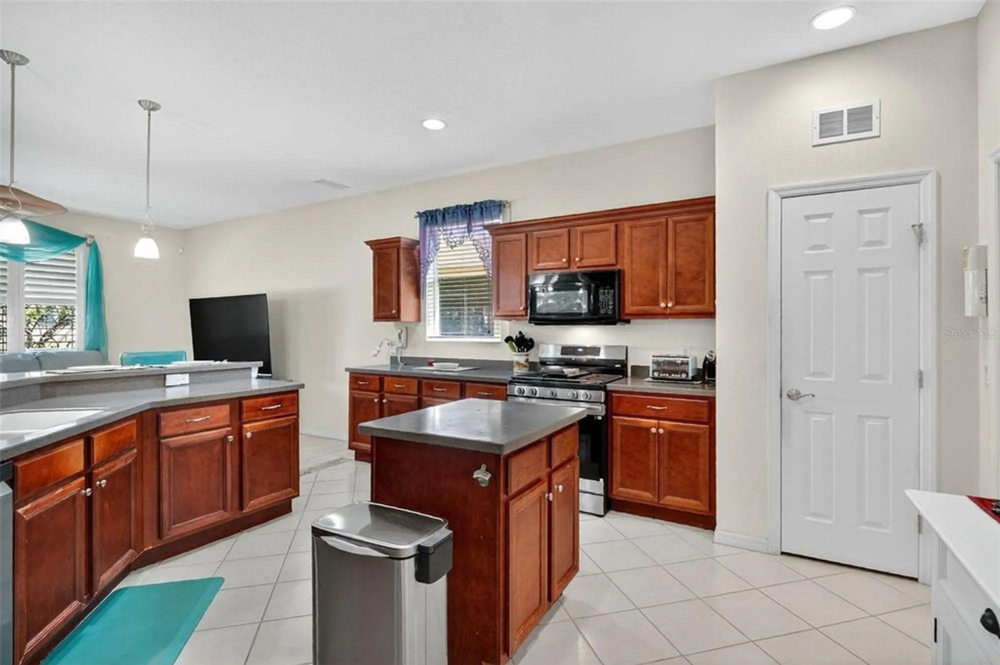 Property Slideshow image 13 of 30 | 26712 augusta springs cir, Leesburg, FL, 34748