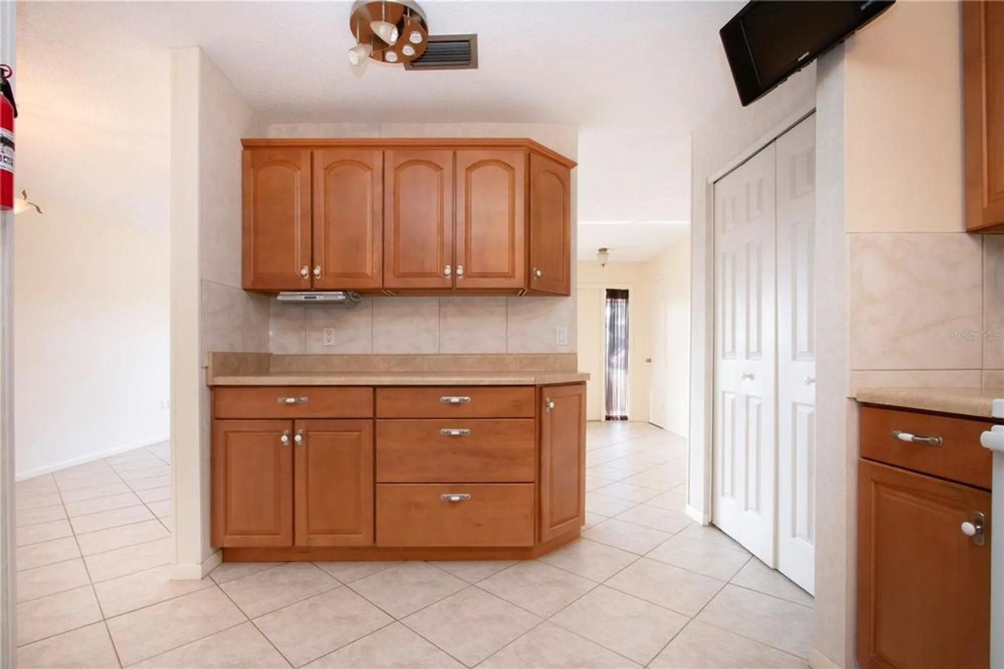 Property Slideshow image 15 of 37 | 1730 w del webb blvd, Sun City Center, FL, 33573