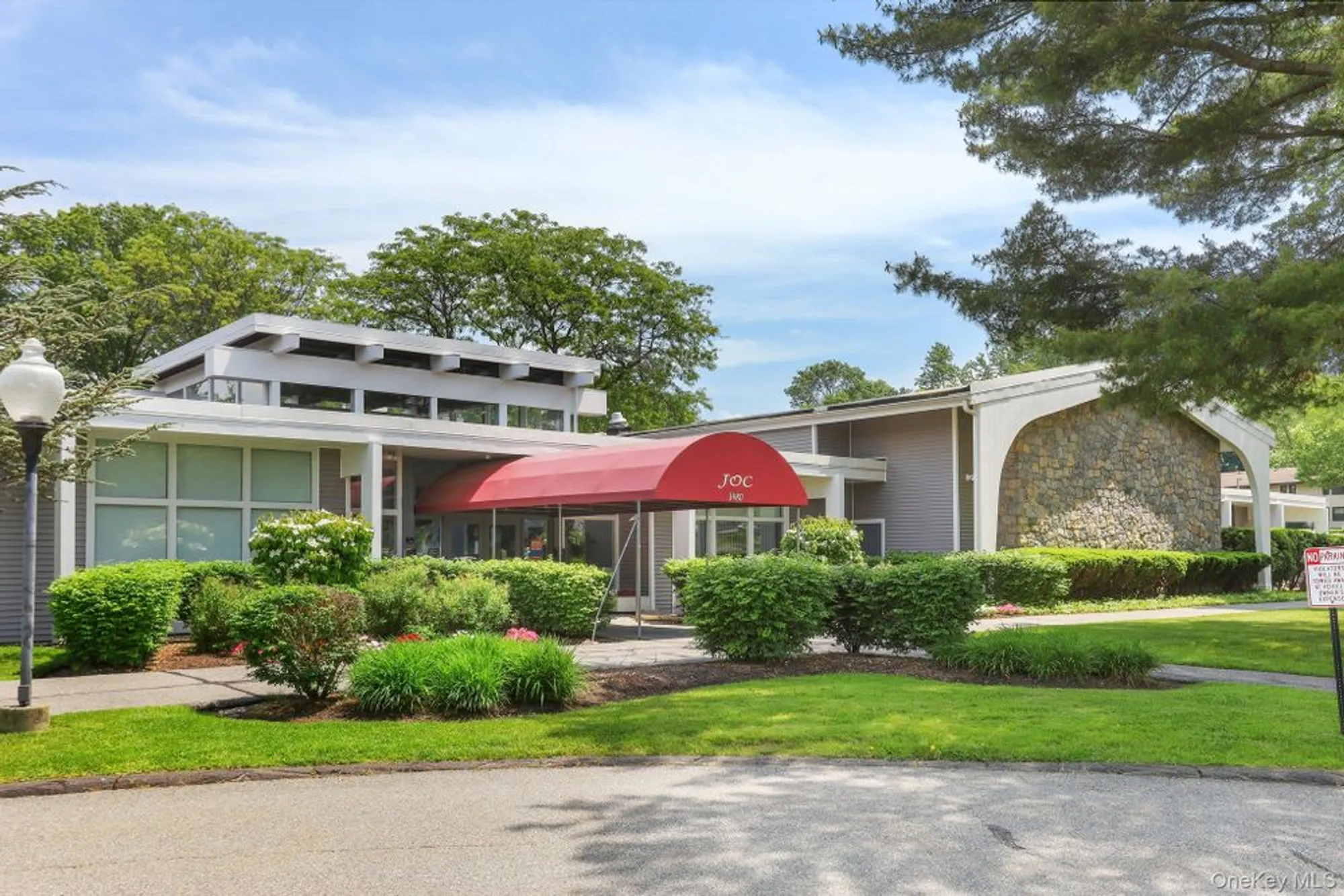 Property Slideshow image 12 of 15 | 34 warwick pl d, Yorktown Heights, NY, 10598